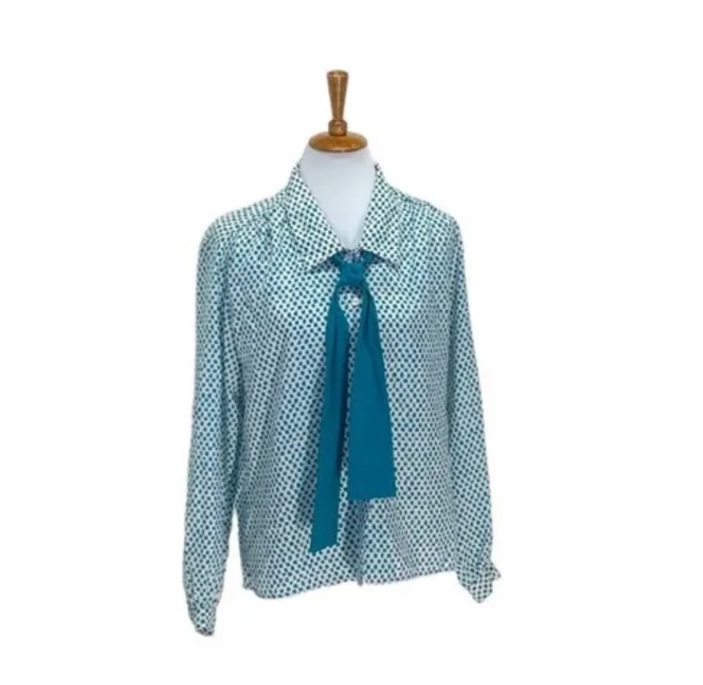 CAPE COD MATCH MATES FABULOUS VINTAGE BLOUSE WITH BOW / TIE AT NECK