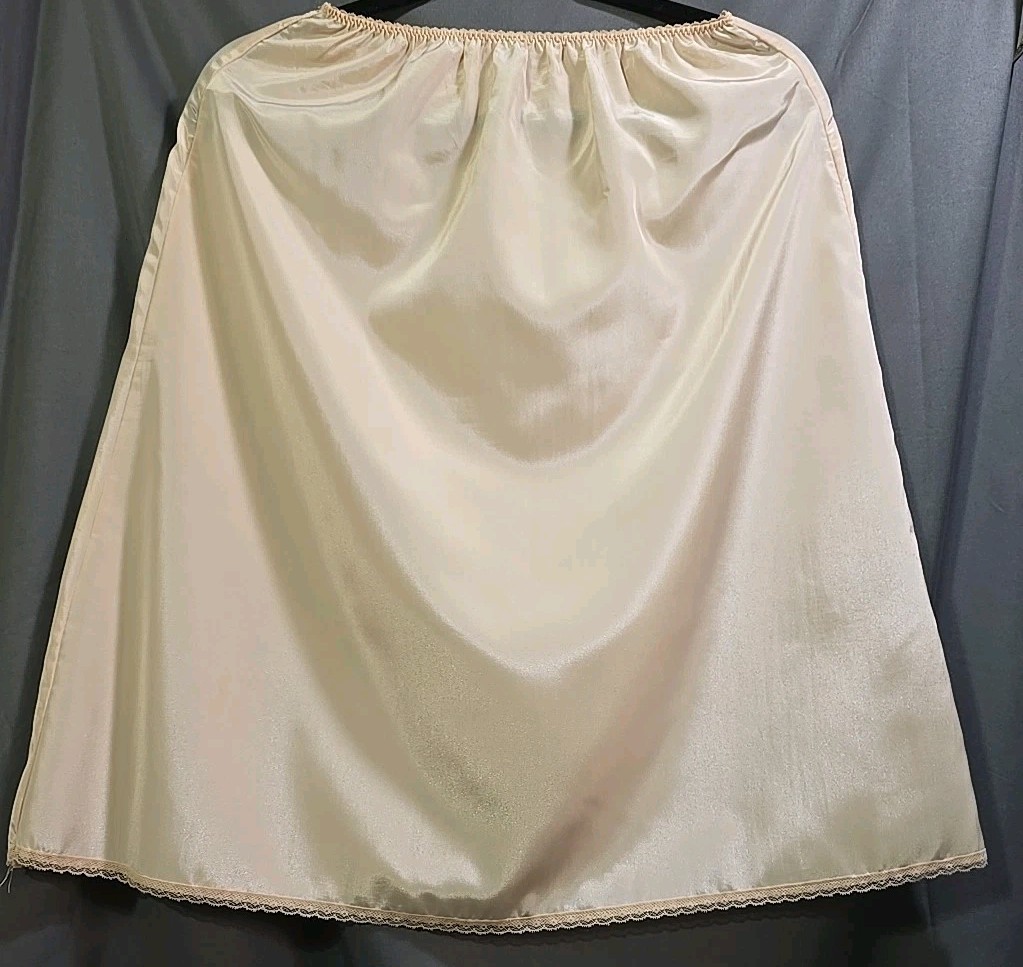 Olga Taffeta Half Slip Vintage Polyester Noisy Swish Waist 24″-32″ Length 25″
