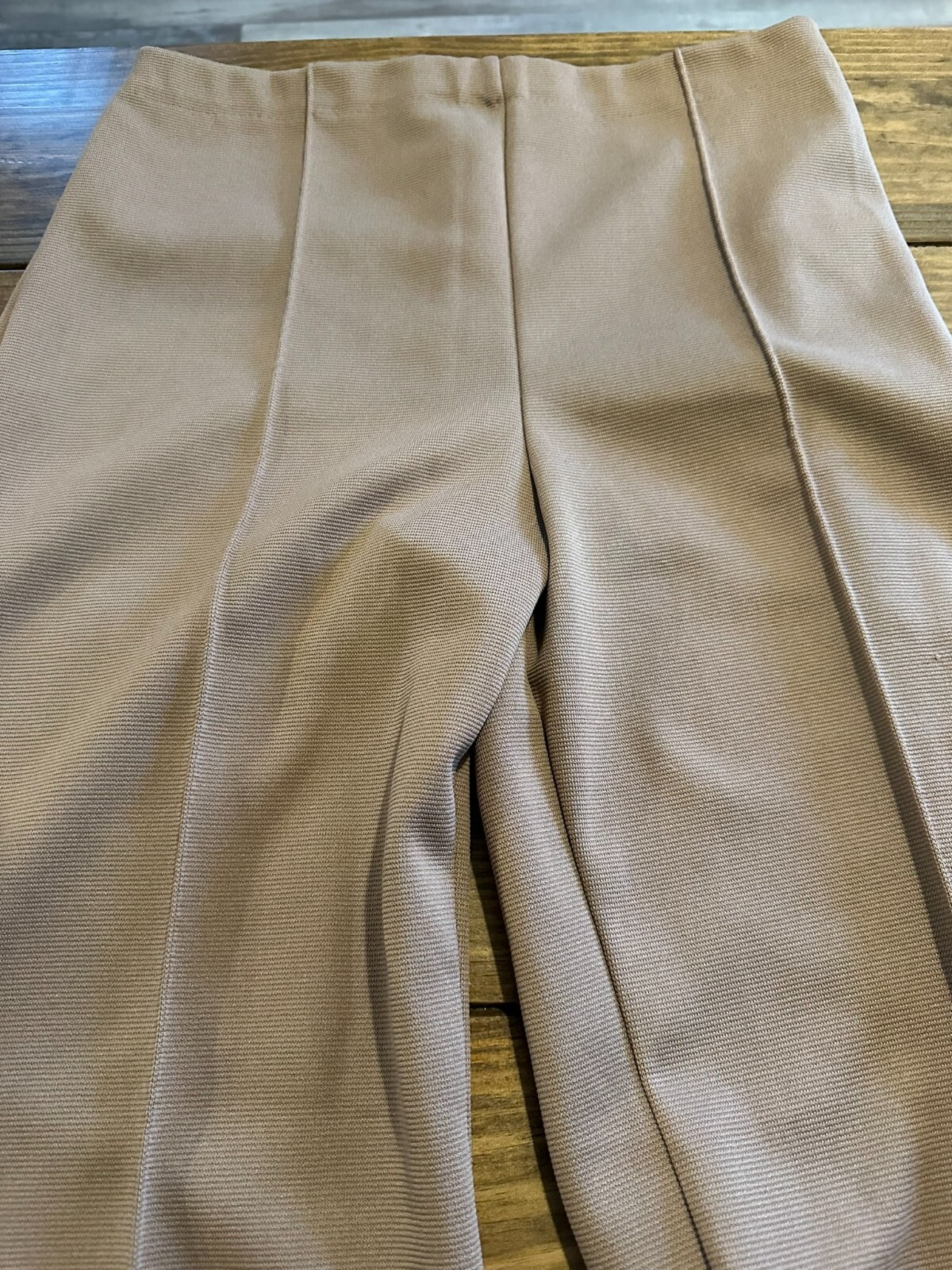 Vintage 1980’s Women’s Beige Pleated Polyester Blend Pants w/11″ bottoms! 30×28