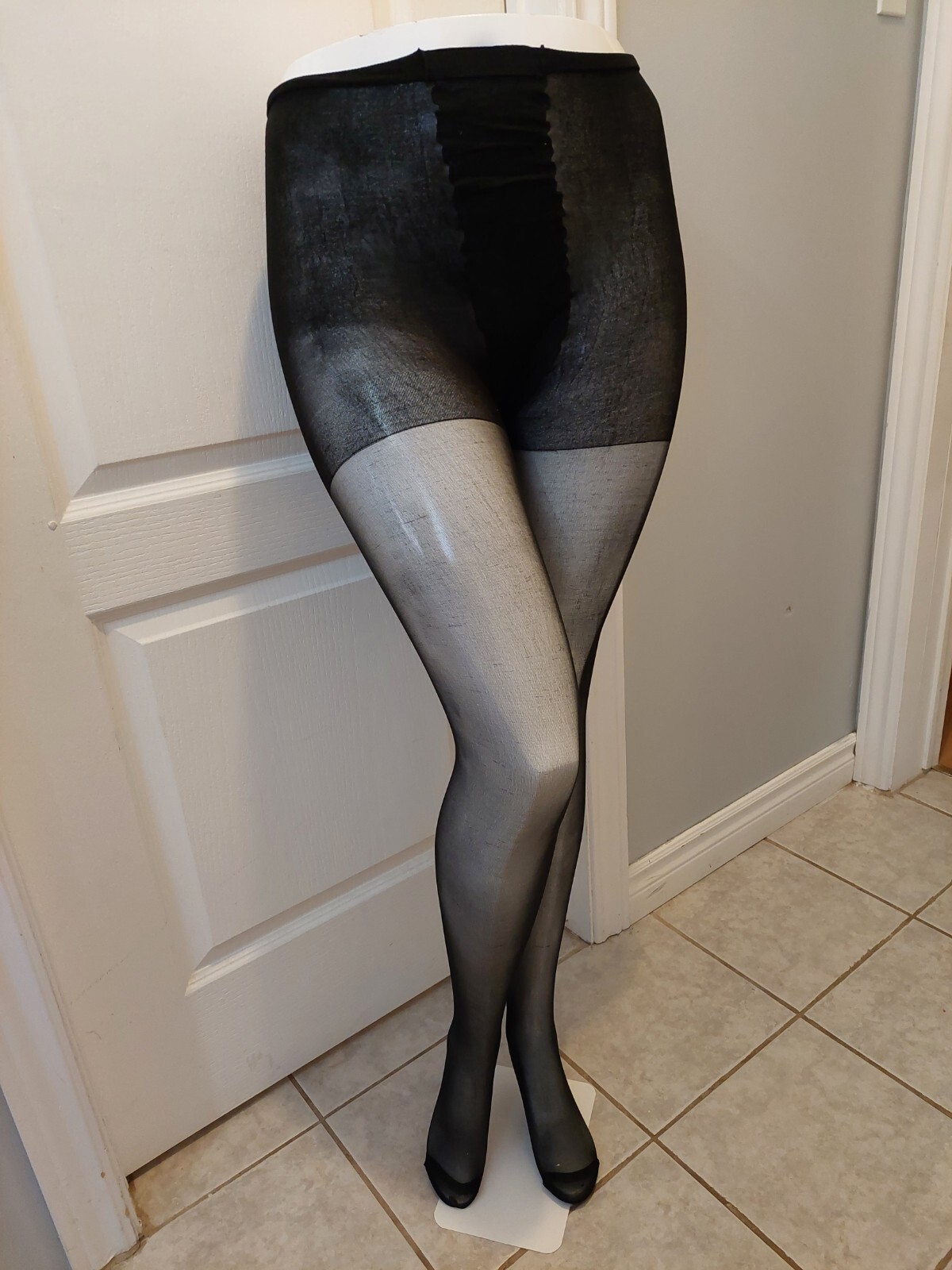 Vintage Pantyhose 1 pairs Penningtons Queen Size 5X Color Black Reinforced toe