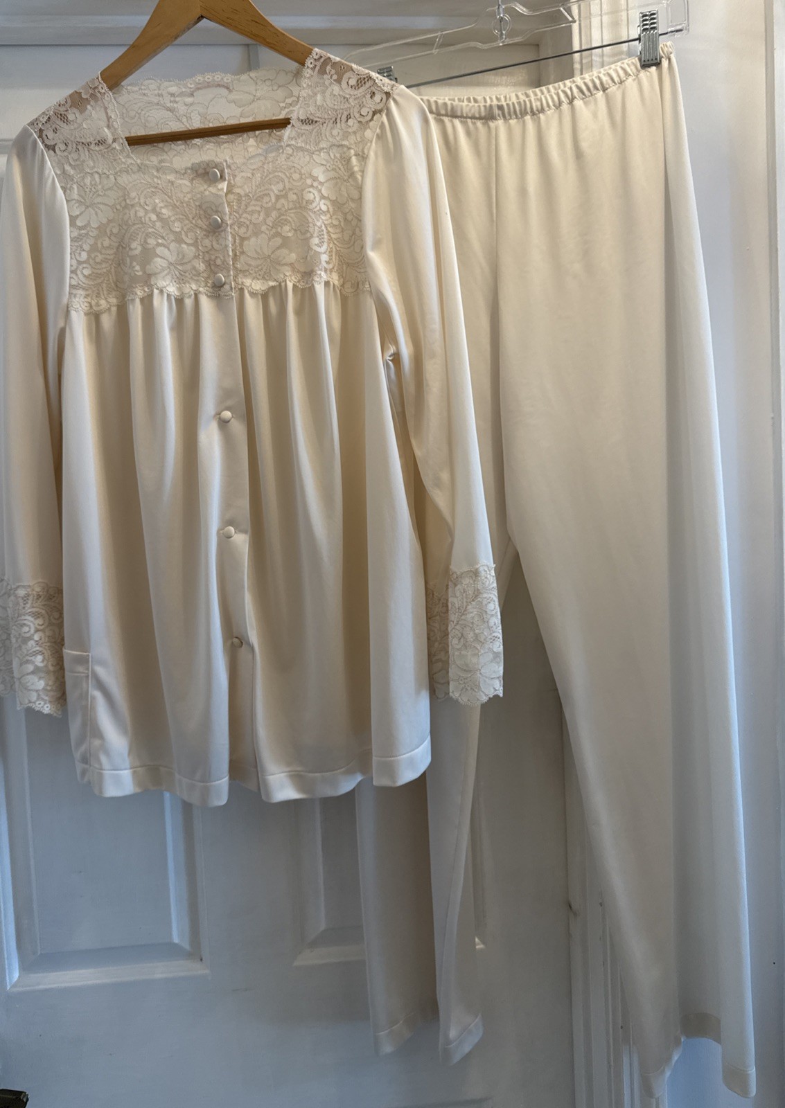 VTG Shadow Line Nylon Ivory Button Front Lace Yoke Sleeve PJ Set Womens Size 36