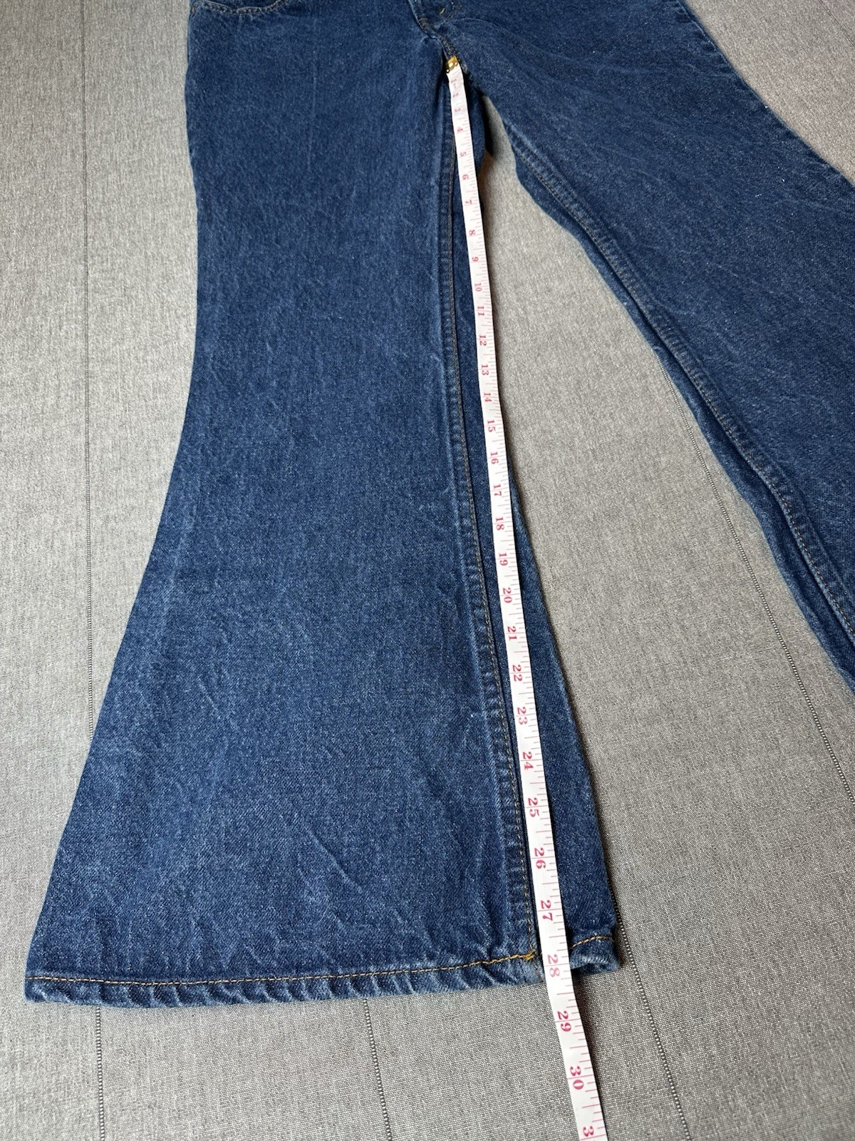 Vintage 1980s Orange Tab Bell Bottom Levis Women’s 32×28