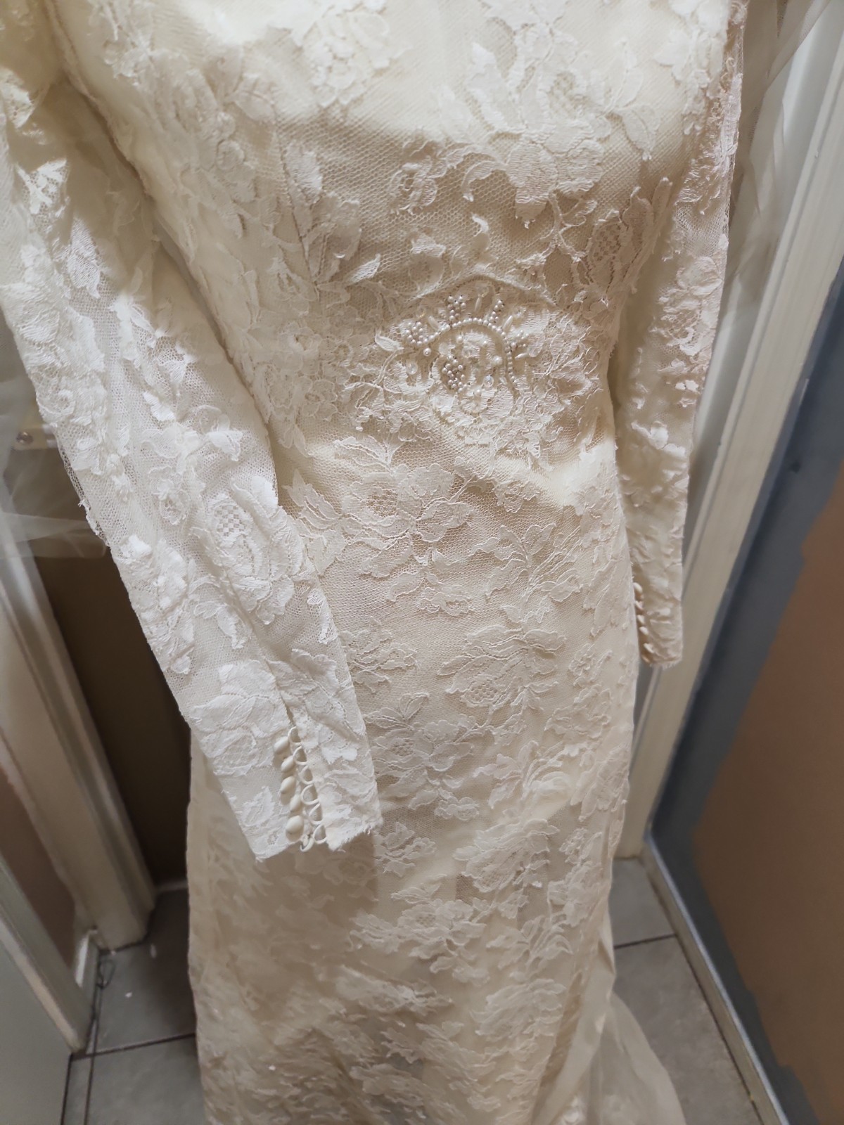 VTG 1960s Alfred Angelo Edythe Vincent Lace Gown Veil Set