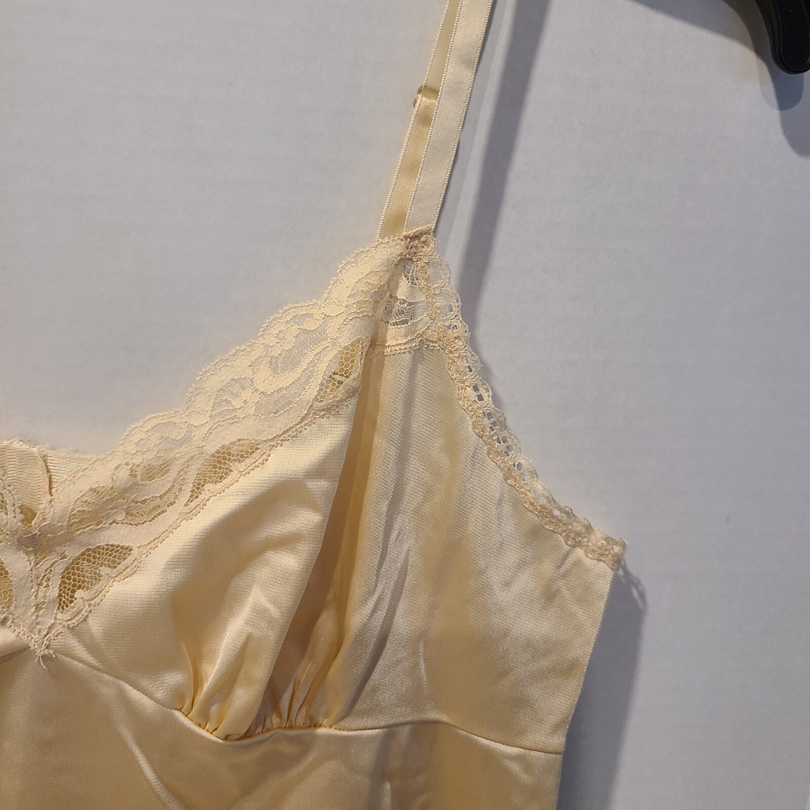 Vanity Fair Womens-Size 36 Nylon Camisole Cami Tank Lace Trim-Nude-Champagne