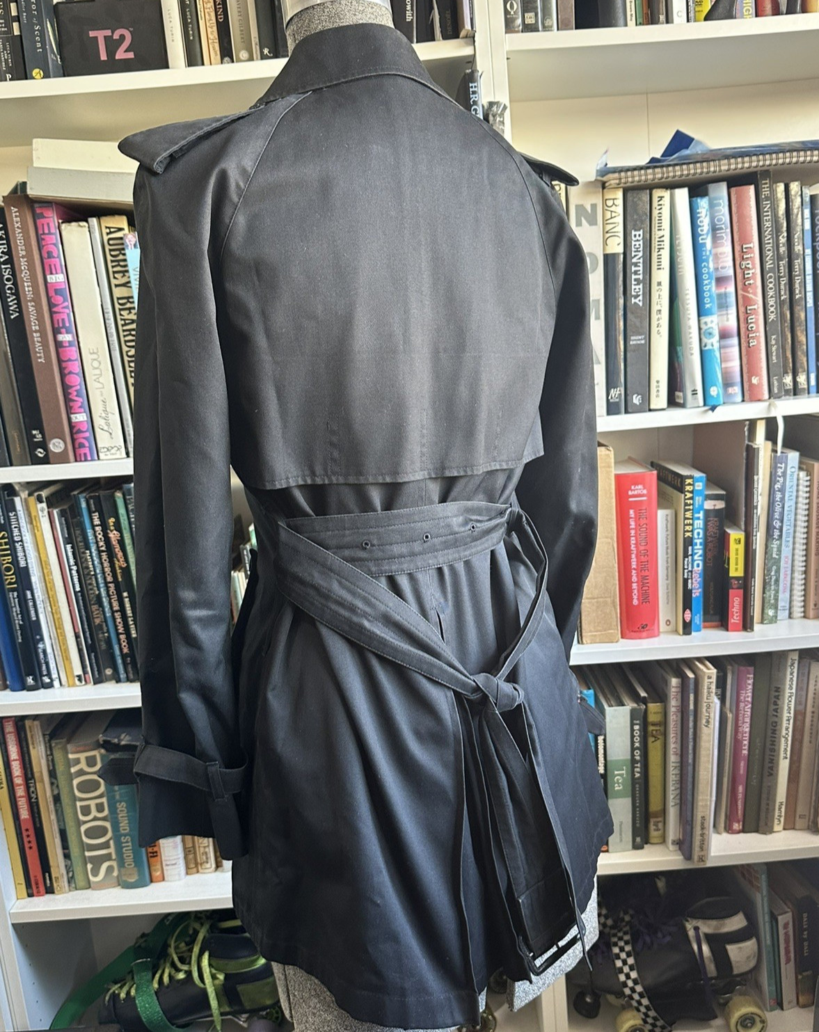 BLACK VINTAGE WOMENS AQUASCUTUM MINI TRENCHCOAT OVERCOAT SZ8 AU