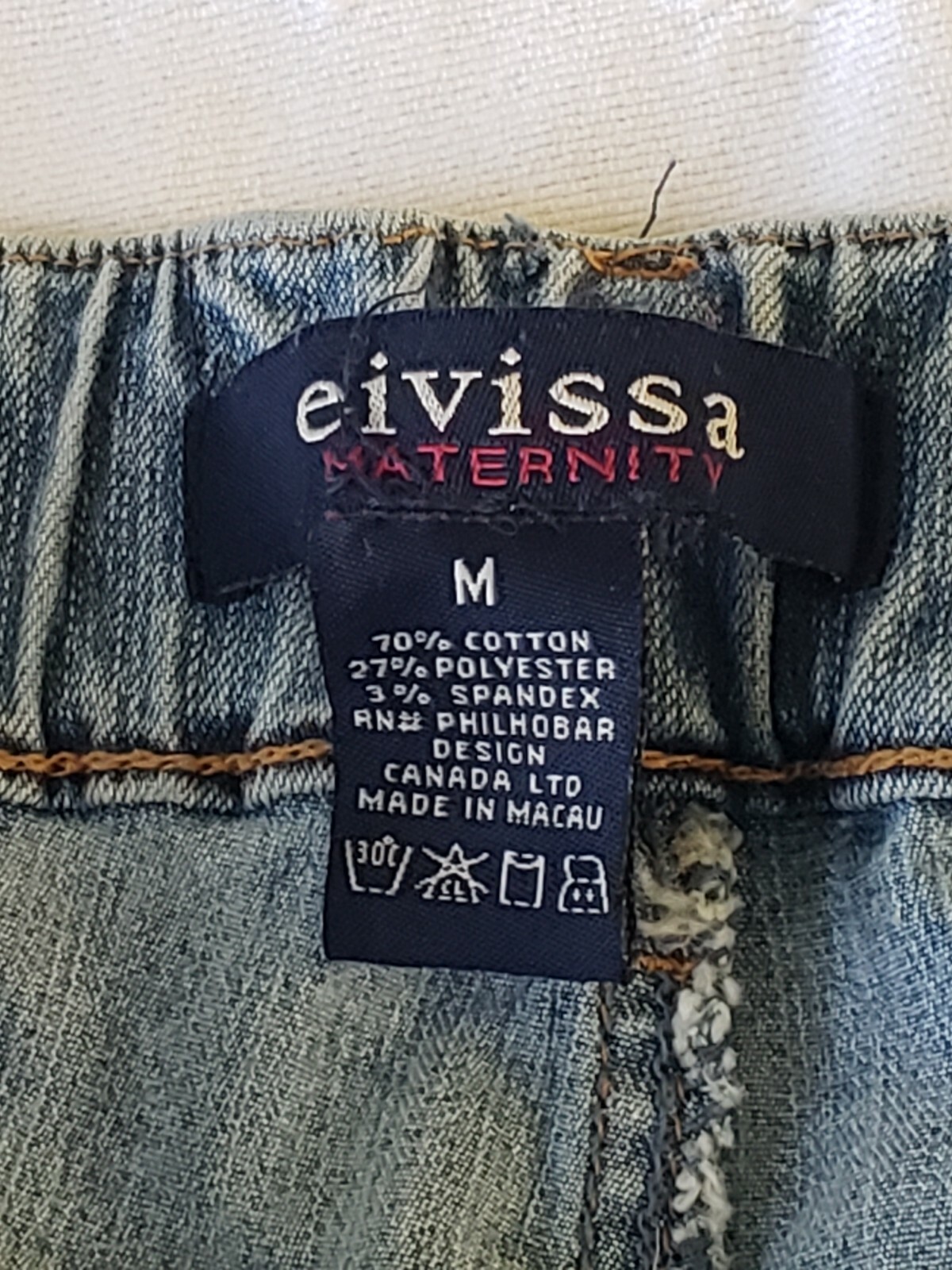Rare Find: Women’s Vintage Studded 1990’s Women’s Denim Jeans waist 34 inseam 32