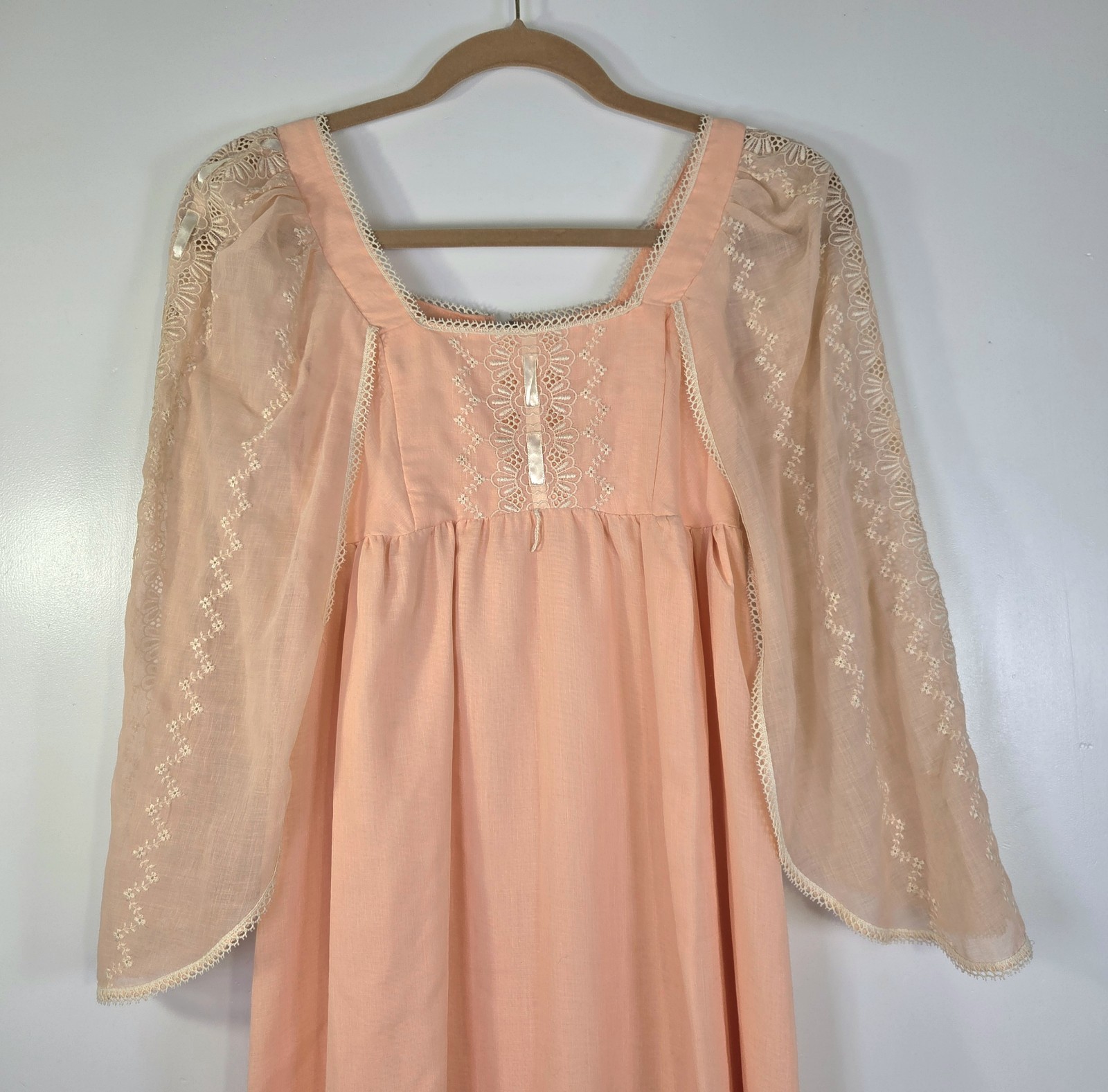 VINTAGE 70s TRIVIA BY CHARM OF HOLLYWOOD SHEER LACE BELL SLEEVES DRESS SIZE XXS.