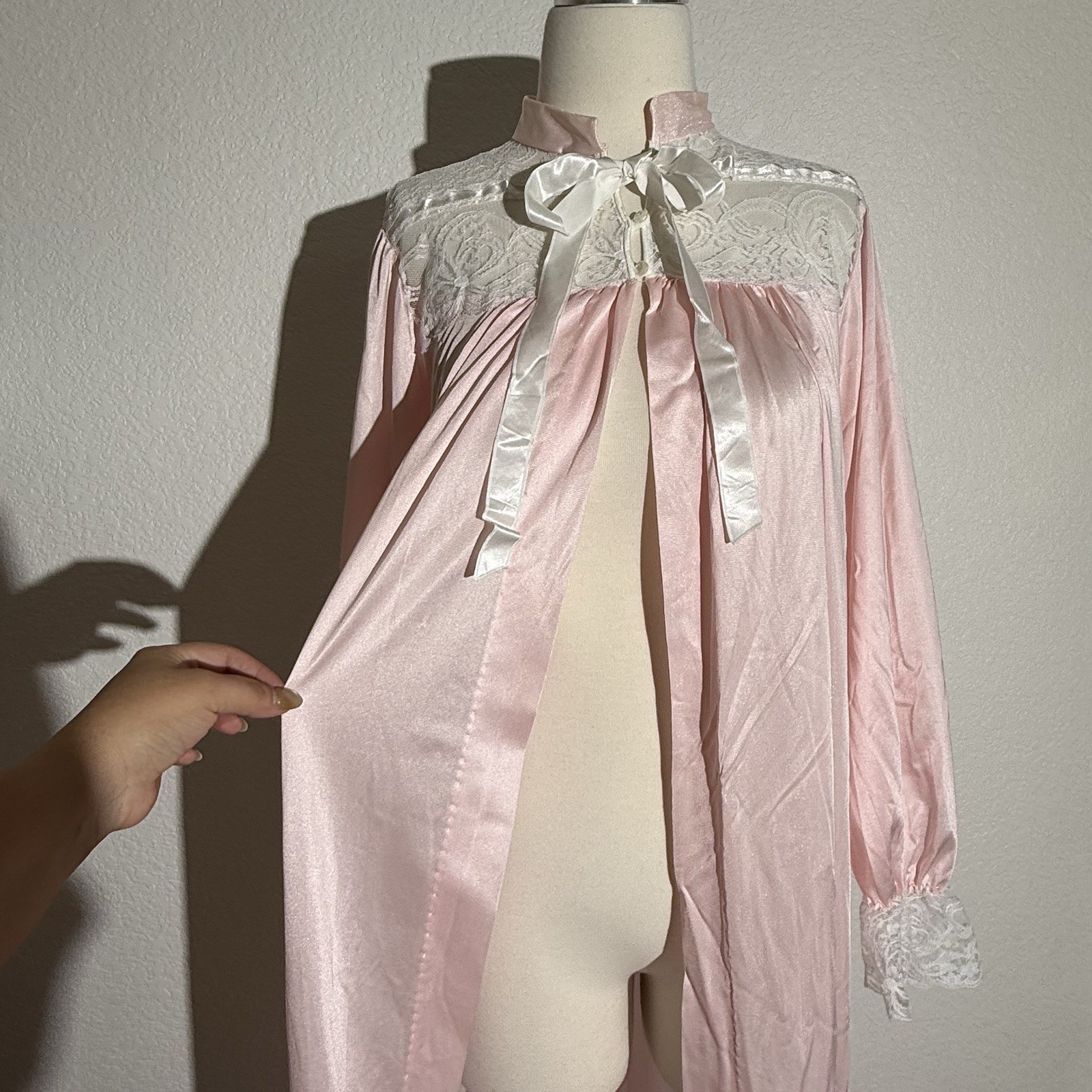 Vintage Soft Moments Pink Dressing Robe Nightgown Lace Floor Length Peignoir Vtg