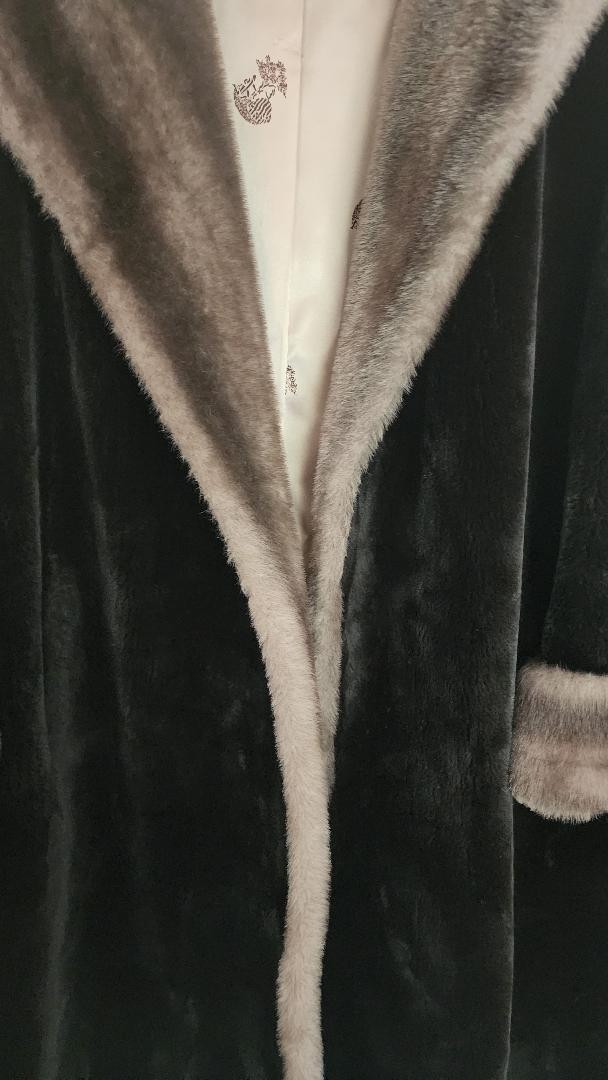VINTAGE BORGANA Borg Deluxe Faux Fur Jacket with Large Shawl Collar/Hood, MED.