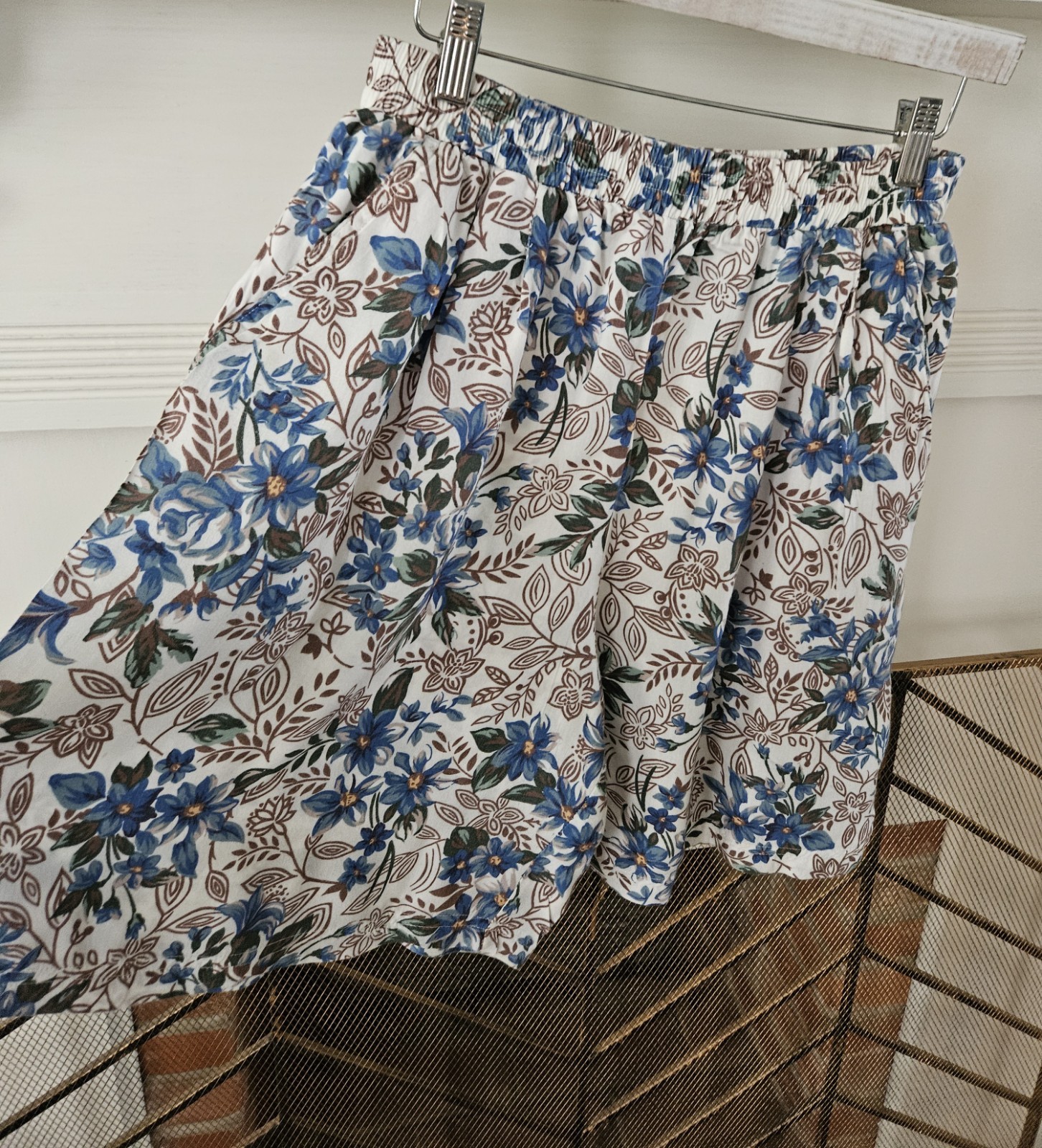Bugle Boy Vintage Classic High Waist Floral Shorts. Size L