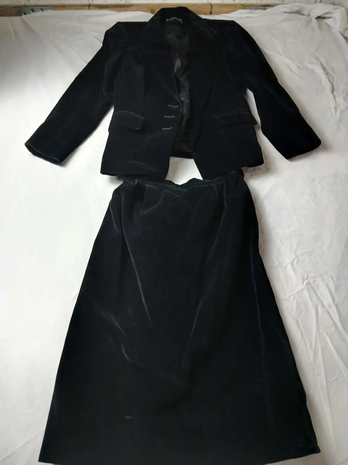 Vintage HARVE BENARD Womens Velvet Skirt Suit Set Size 6 Black Blazer Skirt Set