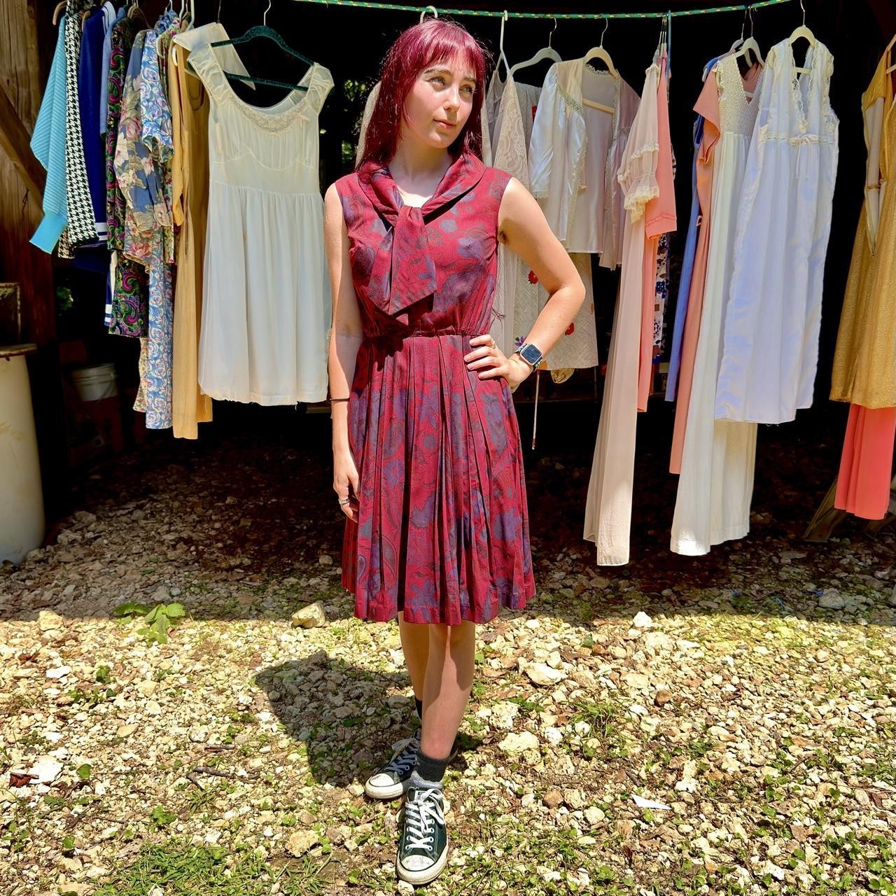 50s sleeveless day dress w/ covered button back pussybow floral cotton rayon