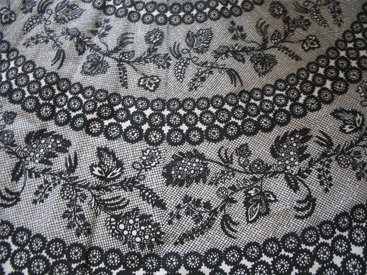 VINTAGE 1950S~BLACK & WHITE CIRCLE SKIRT W INNER CRINOLINE~SM~25″WAIST~196″SWEEP