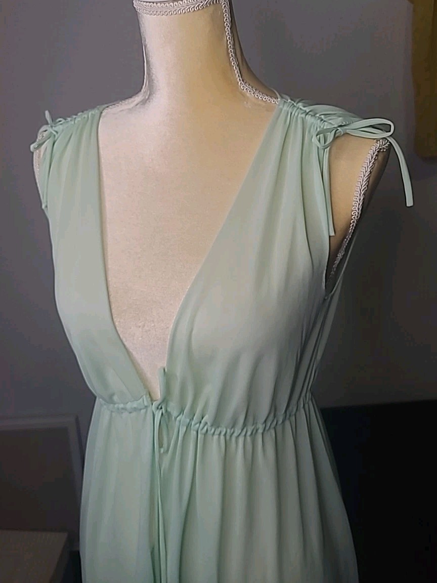Vintage Vassarette 1970s Crepelon Sheer Nylon Slip Nightgown Long Maxi Pinup