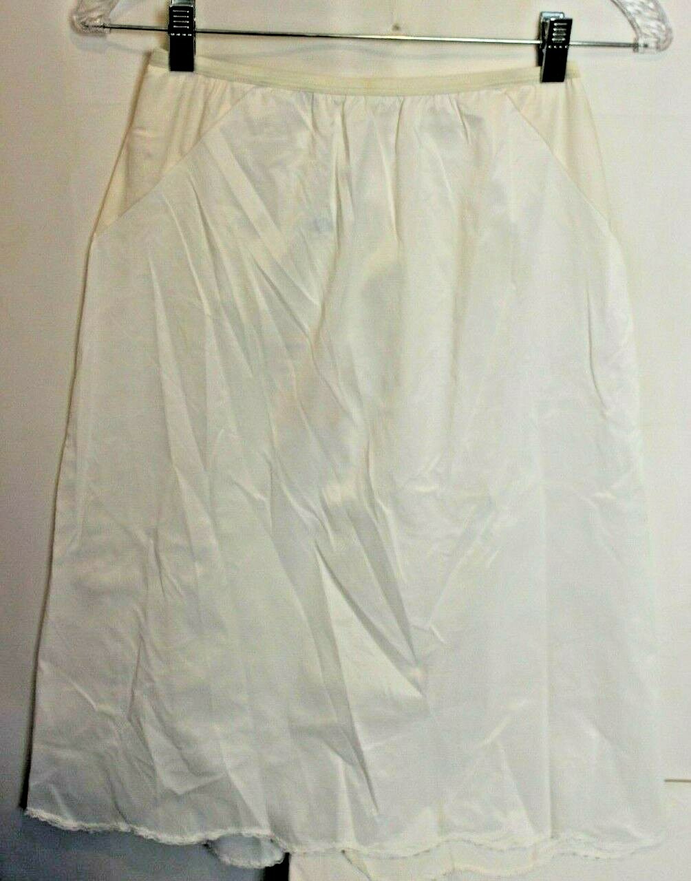 Vanity Fair Vintage Anti-Cling Nylon Tricot Slip Women’s Size M NWT