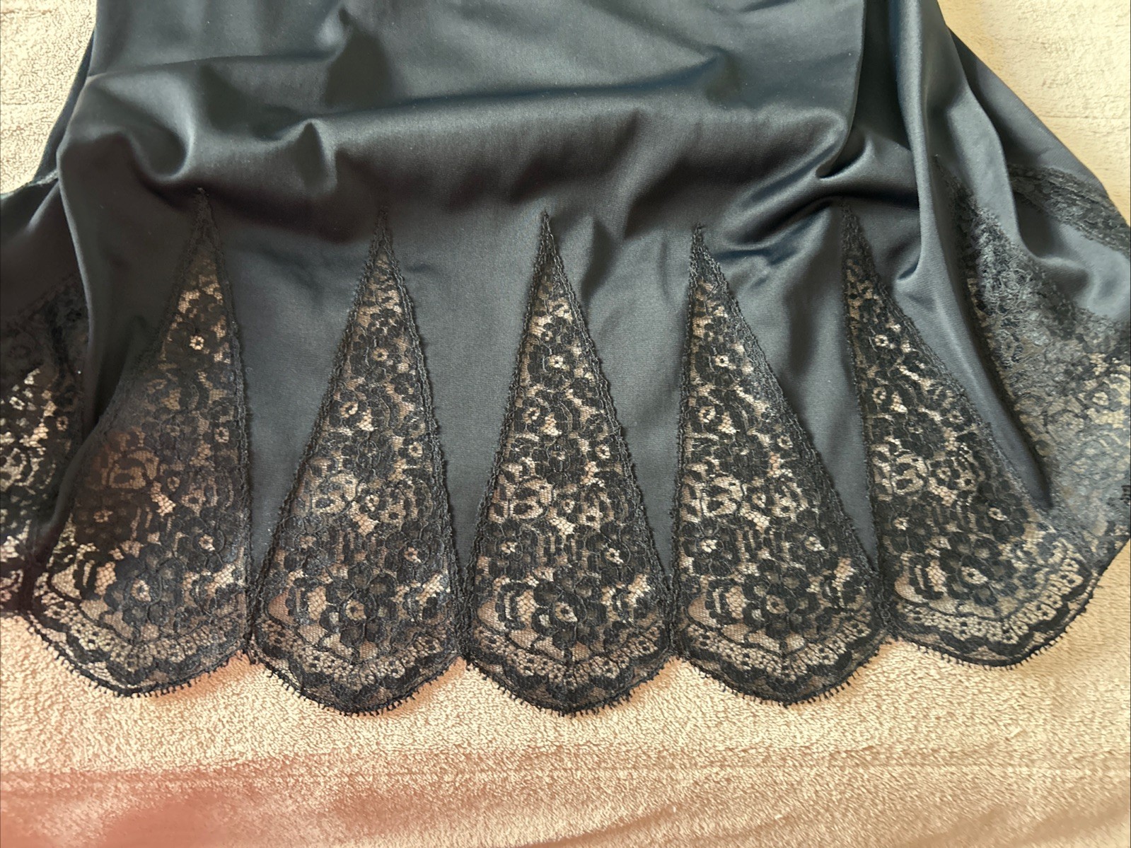 Vintage Van Raalte Half Slip Black Tulip Opaquelon-Medium-Scalloped Lace