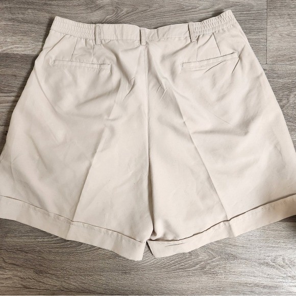 Vintage Weekender Traveler Microfiber Pleated Shorts Size 12 Tan Khaki Cuffed