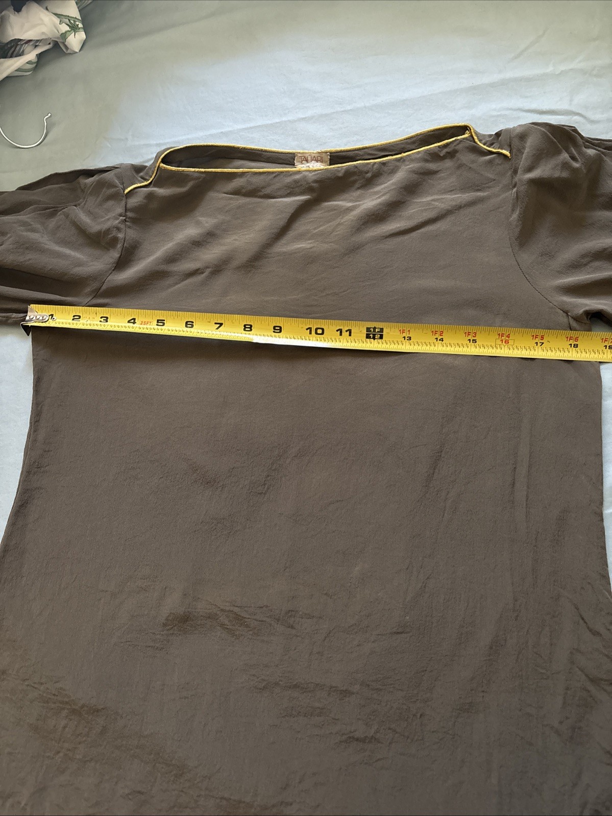 VINTAGE OLIVE GREEN 100 % SILK TAHARI BLOUSE