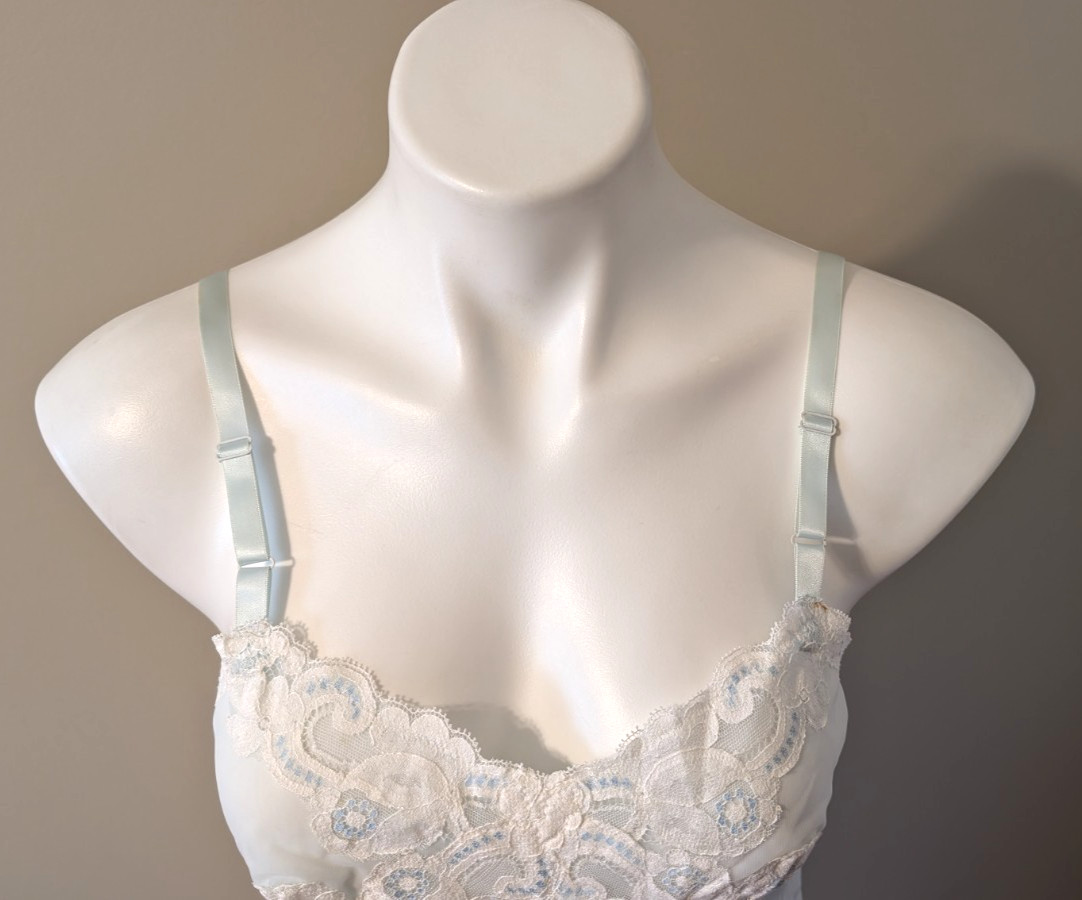 Vintage 1960’s SHADOWLINE Light Blue Full Slip Antron Nylon Size 32 Short NWT