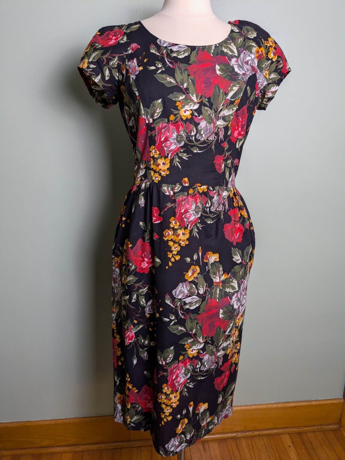 Vintage 80s Does 50s Rose Print Cotton Wiggle Dress Hepburn Button Down Back