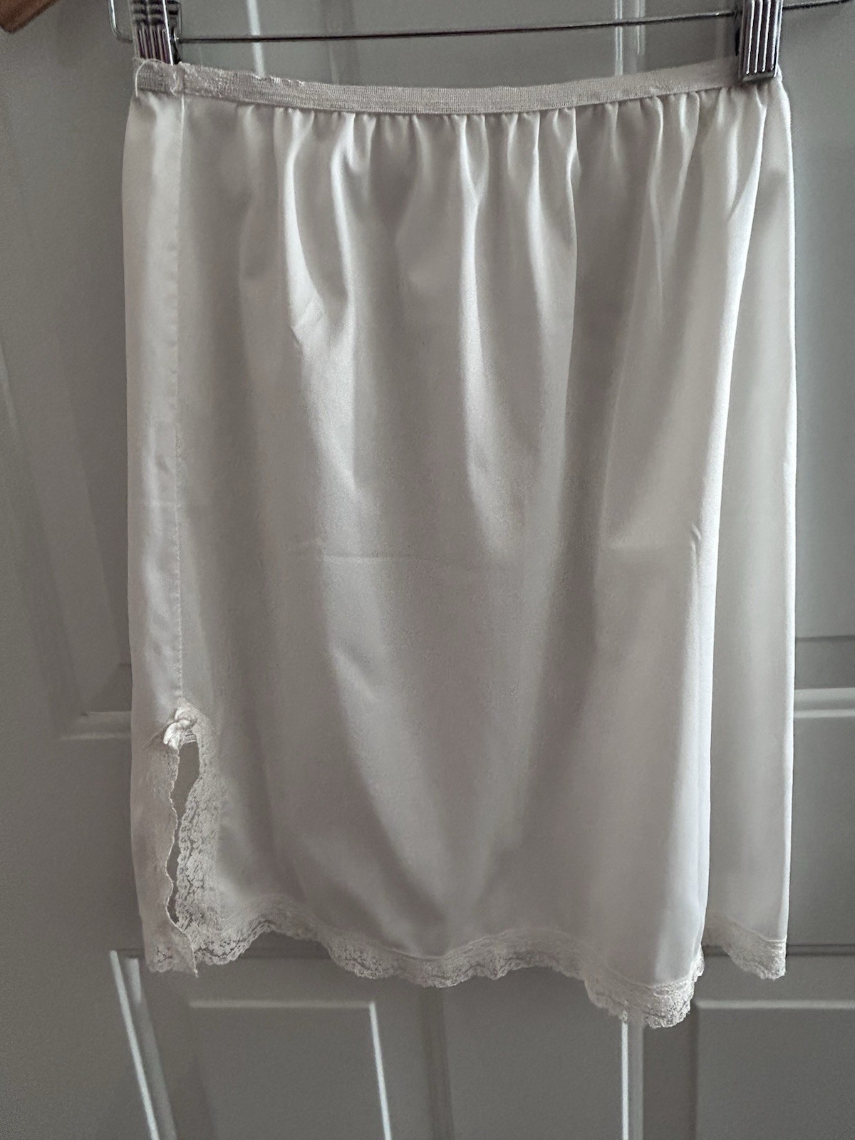 Ladies Vintage Slip – Monsanto – 100% Nylon – White – USA – Size Med- Lace