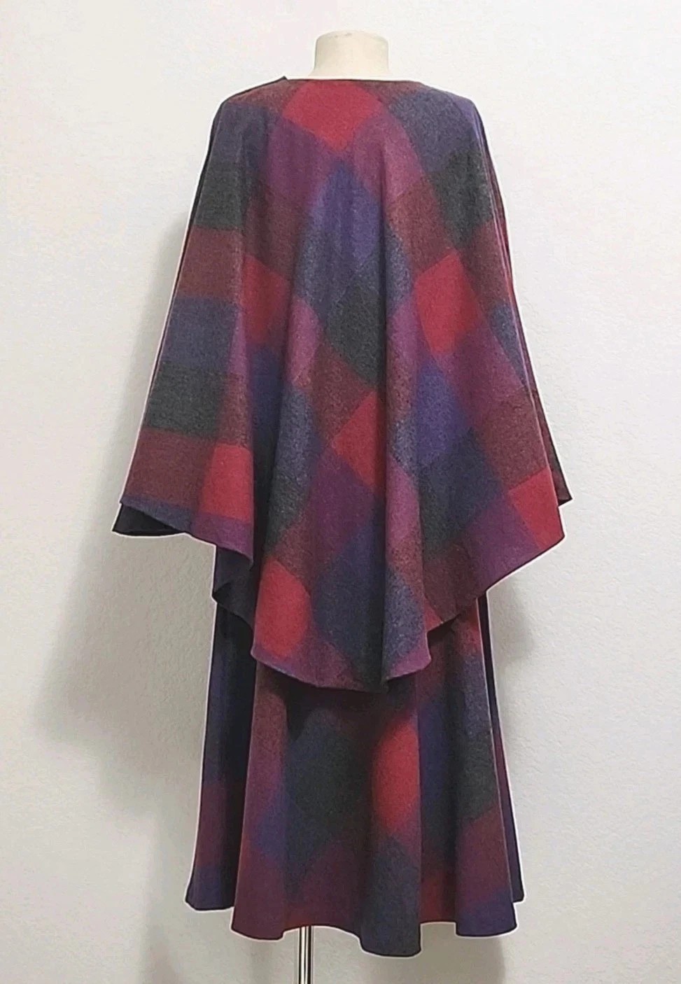 Vintage High-end Wool Blend Magenta Plaid Skirt w Matching Cape Poncho 2pc Set 3
