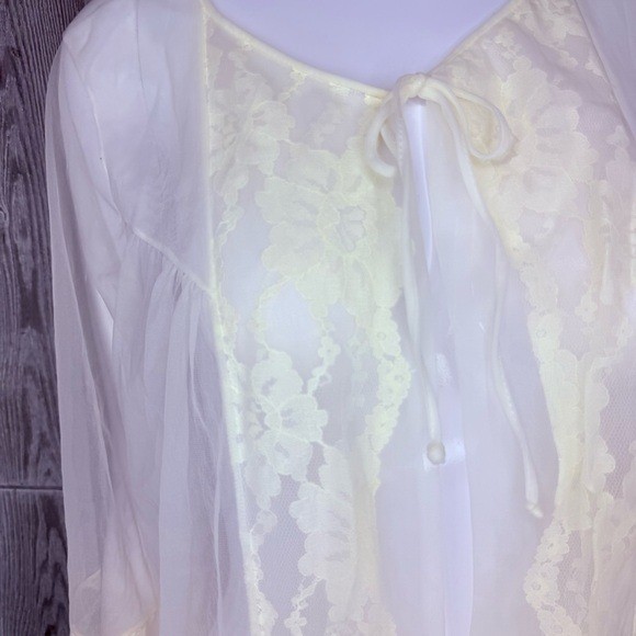 Vintage Sears sheer chiffon lace light yellow / cream crop sleeve robe sleepwear