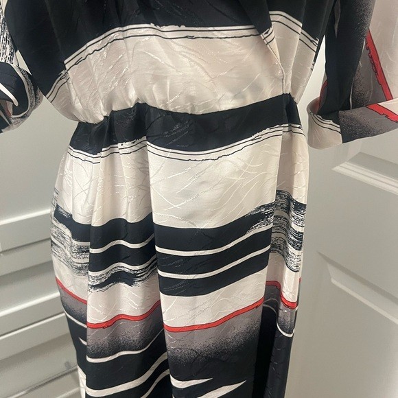 PETITES by NU-MODE Striped Black Metallic Wrap Dress Lightweight | Size 7