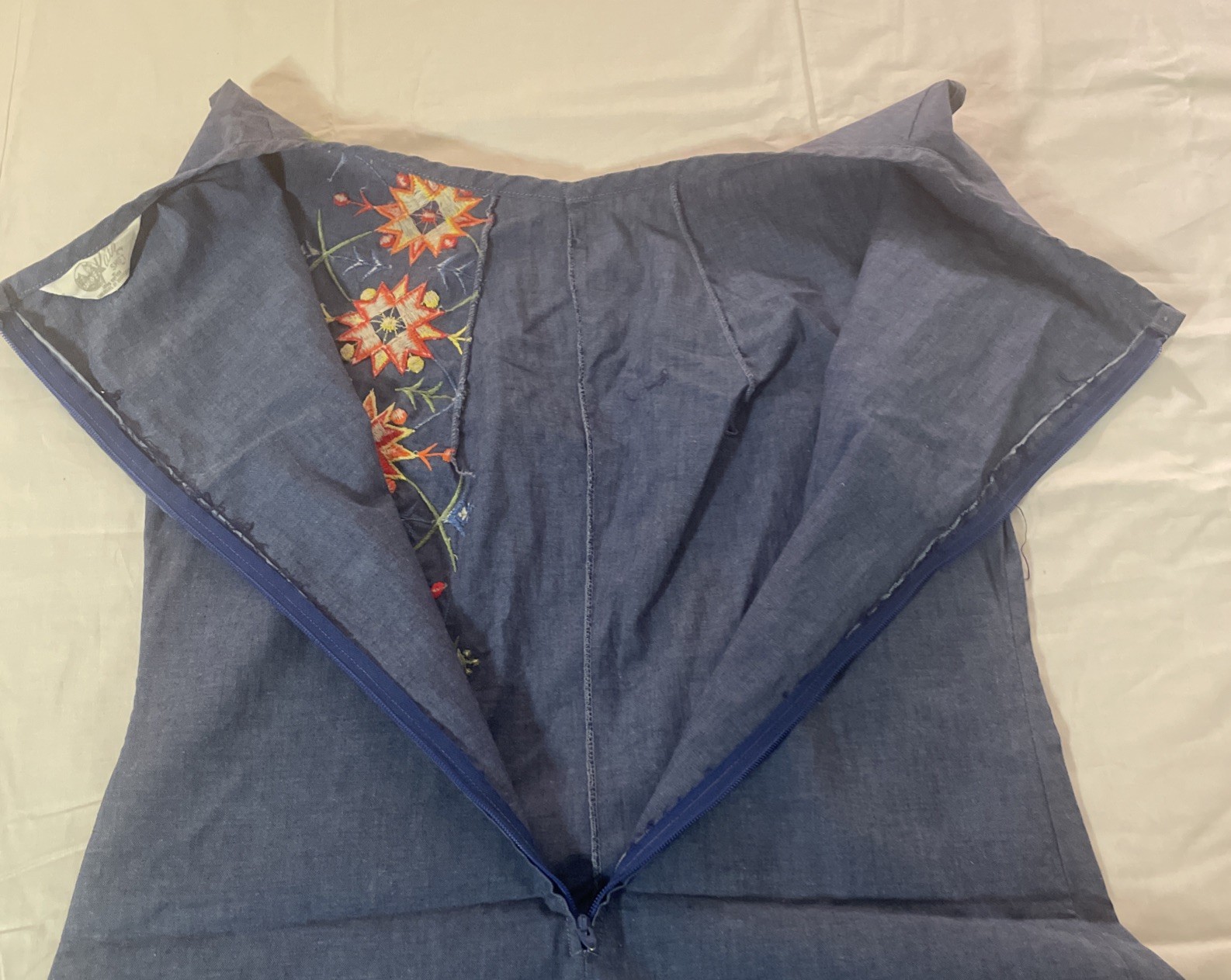 Vintage 60s 70s Katz Shift Dress Chambray Nordic Sunburst Embroidery 34 EUC