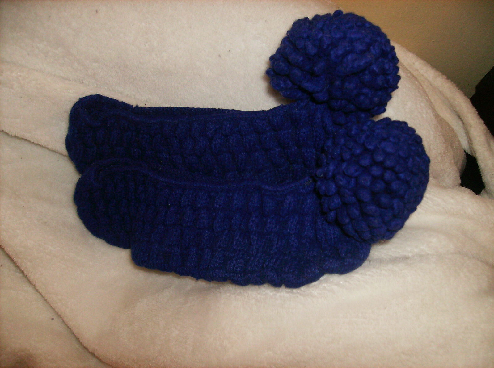 NEW BOOTIES PURPLE KNIT WITH POM POMS VTG SOCKS SLIPPERS FOOTSIES 9-11 ONE SIZE