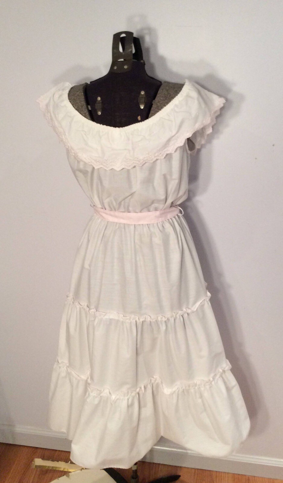 vintage dresses 1970s white Sundress With Ruffle Neck And Skirt Shelly Michaels