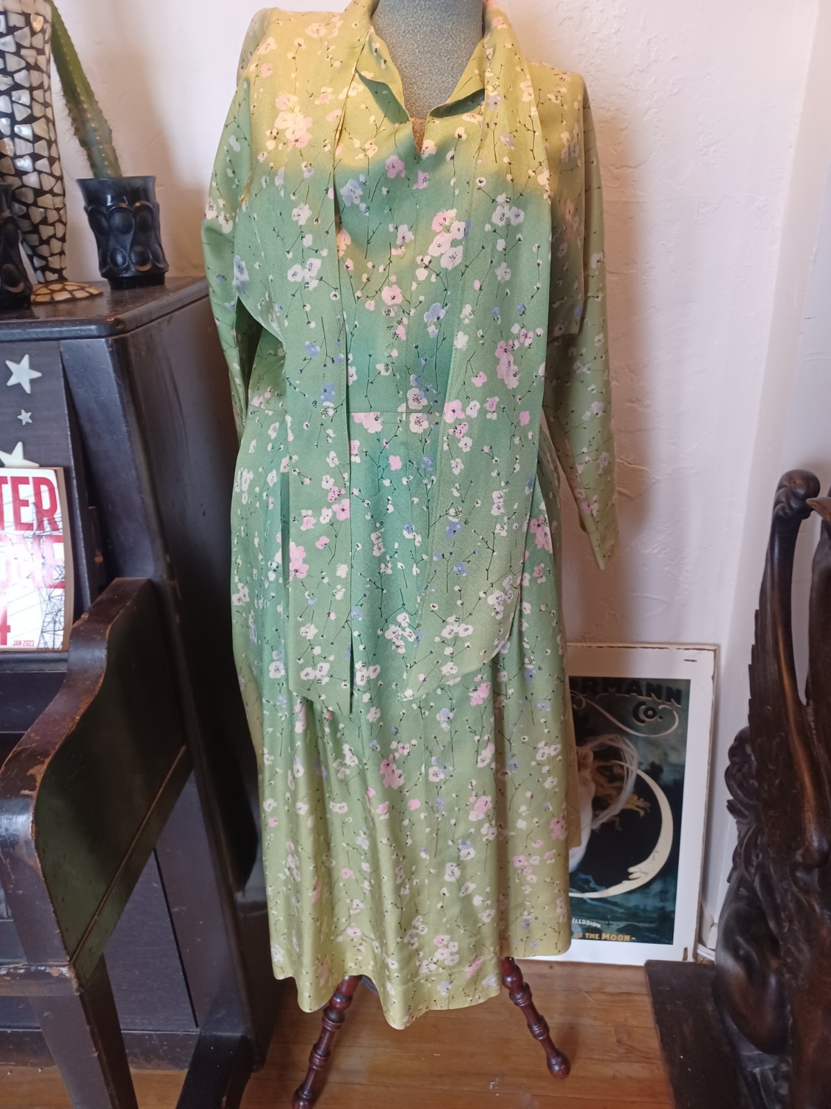 Vintage Mid-century/ 1950s Spring Green Floral Tafetta Dress with Pussybow Neck