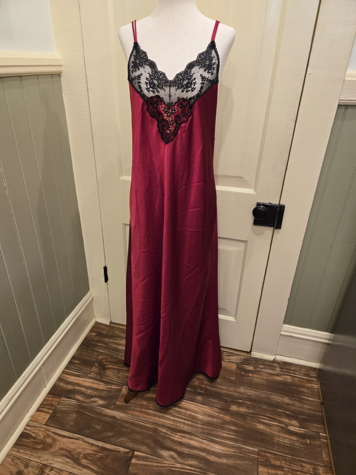 Sz Lg VTG VANITY FAIR Red w Blk Lace Polyester Full-length Backless Lingerie EUC