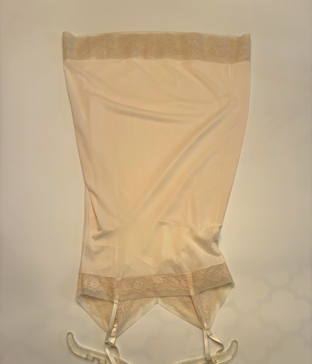 Vintage VANITY FAIR Ivory FULL SLIP Sz 34 L Medium CHIFFON LACE Coquette Nylon