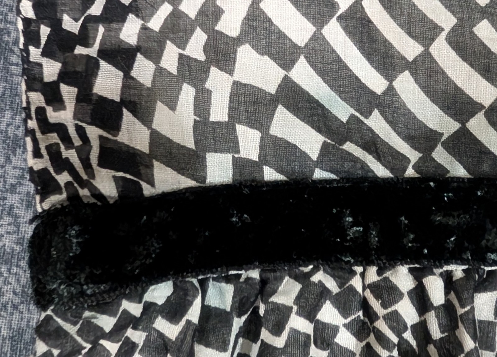 Vintage 60’s Pat Premo CA Kaleidoscope B&W Dress Tulip Sleeves Velvet Trim S