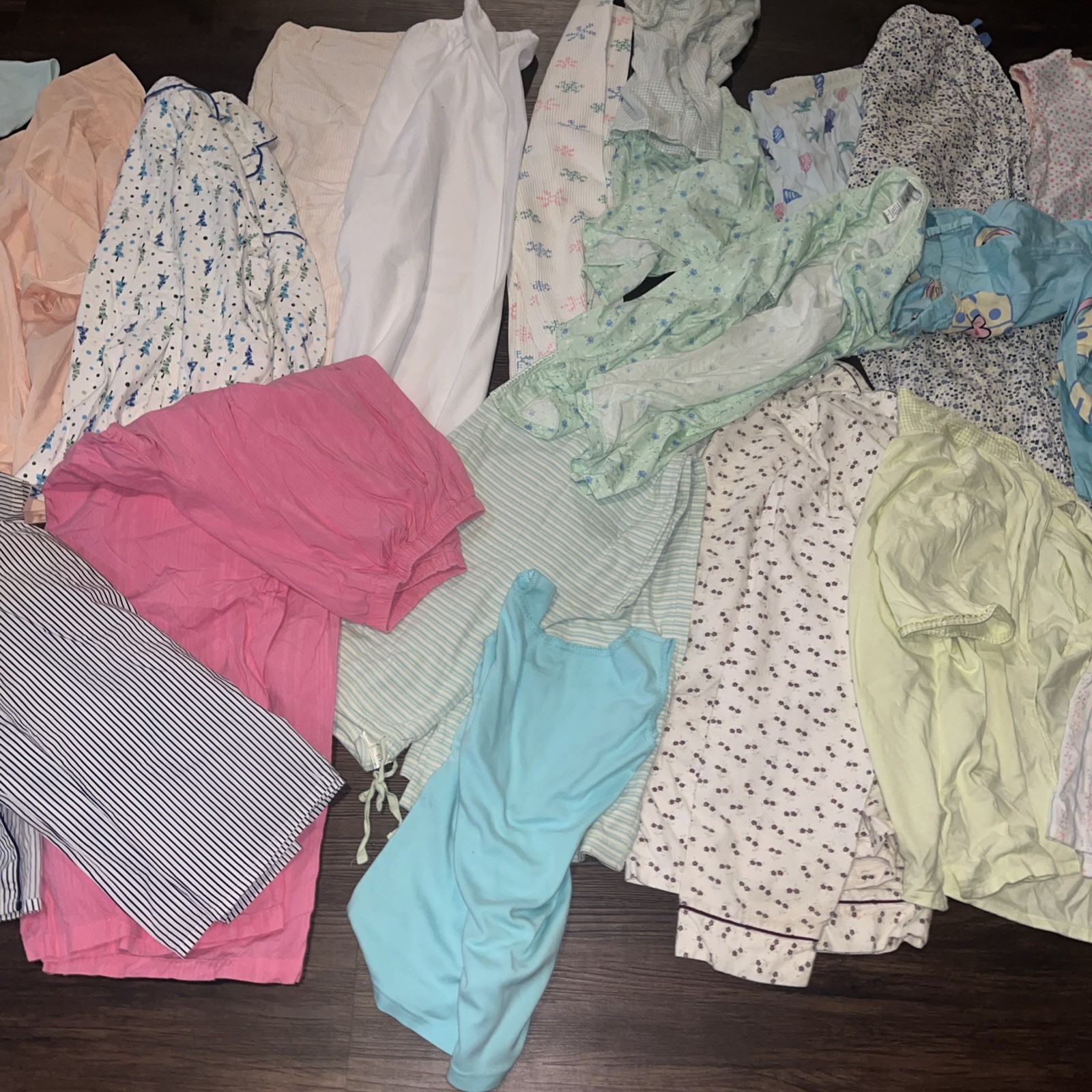 Vintage 90s/00s Women’s Sleepwear Nighties Tops, Bottoms Size S And M Lot Of 25
