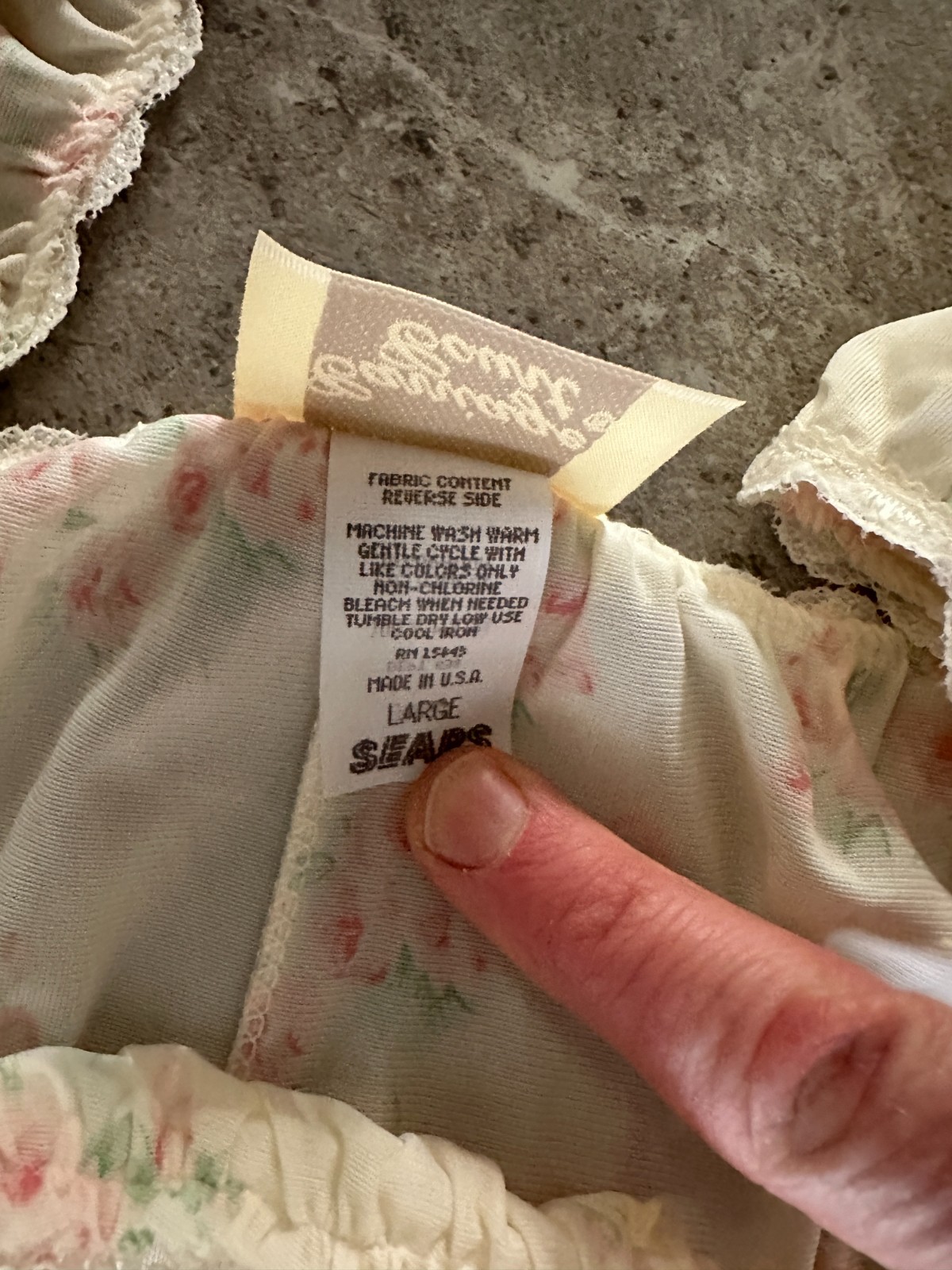 Vintage Sears Carriage Court floral and lace short sleeve night gown Size Large