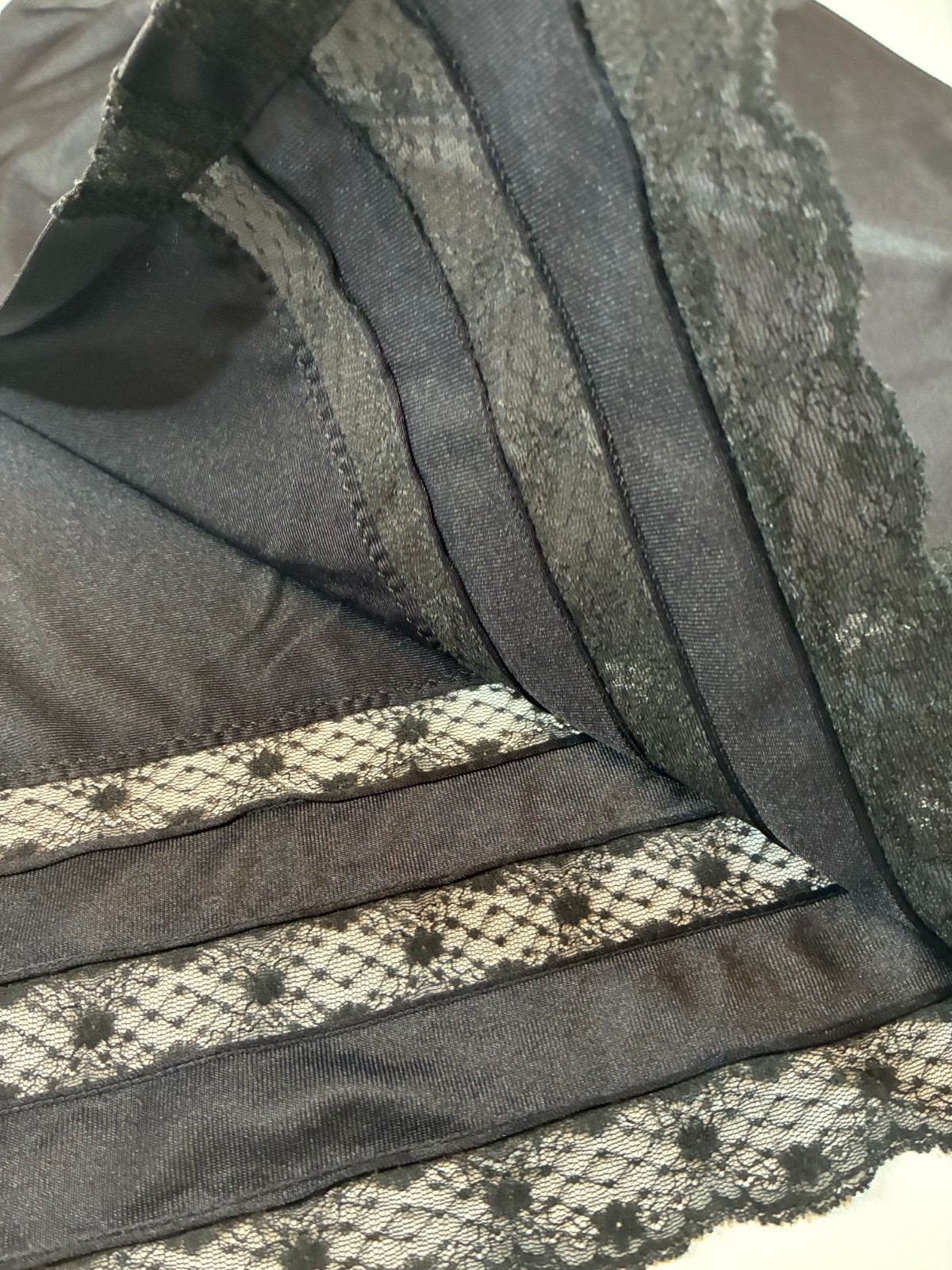 Vtg GOSSARD ARTEMIS Black HALF SLIP Small TRIPLE LACE Hem Slits Nylon Coquette