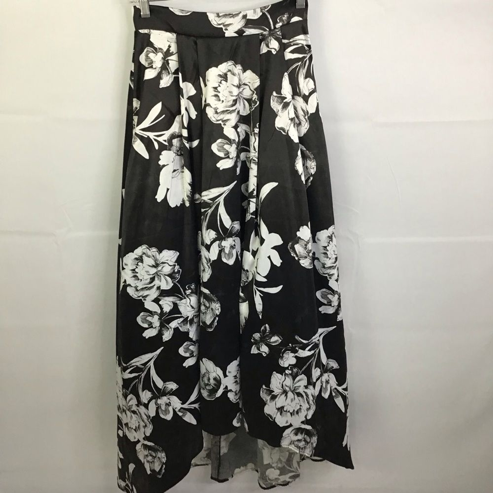 JODI KRISTOPHER WOMEN 2 PIECE BLACK WHITE ROSES TOP & MAXI HIGH LOW SKIRT SIZE 1