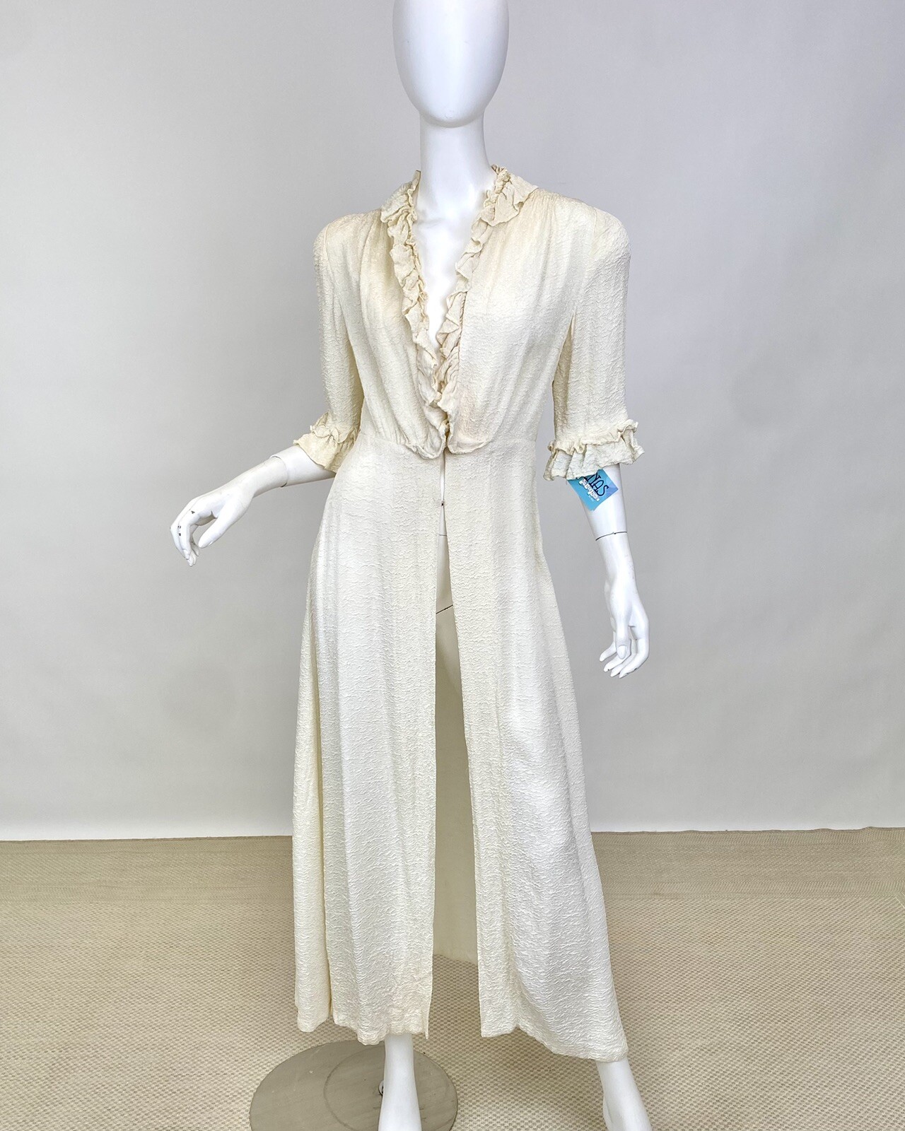 Antique 1930s Pale Cream White Robe Dressing Gown Silk Rayon Ruffles Detail