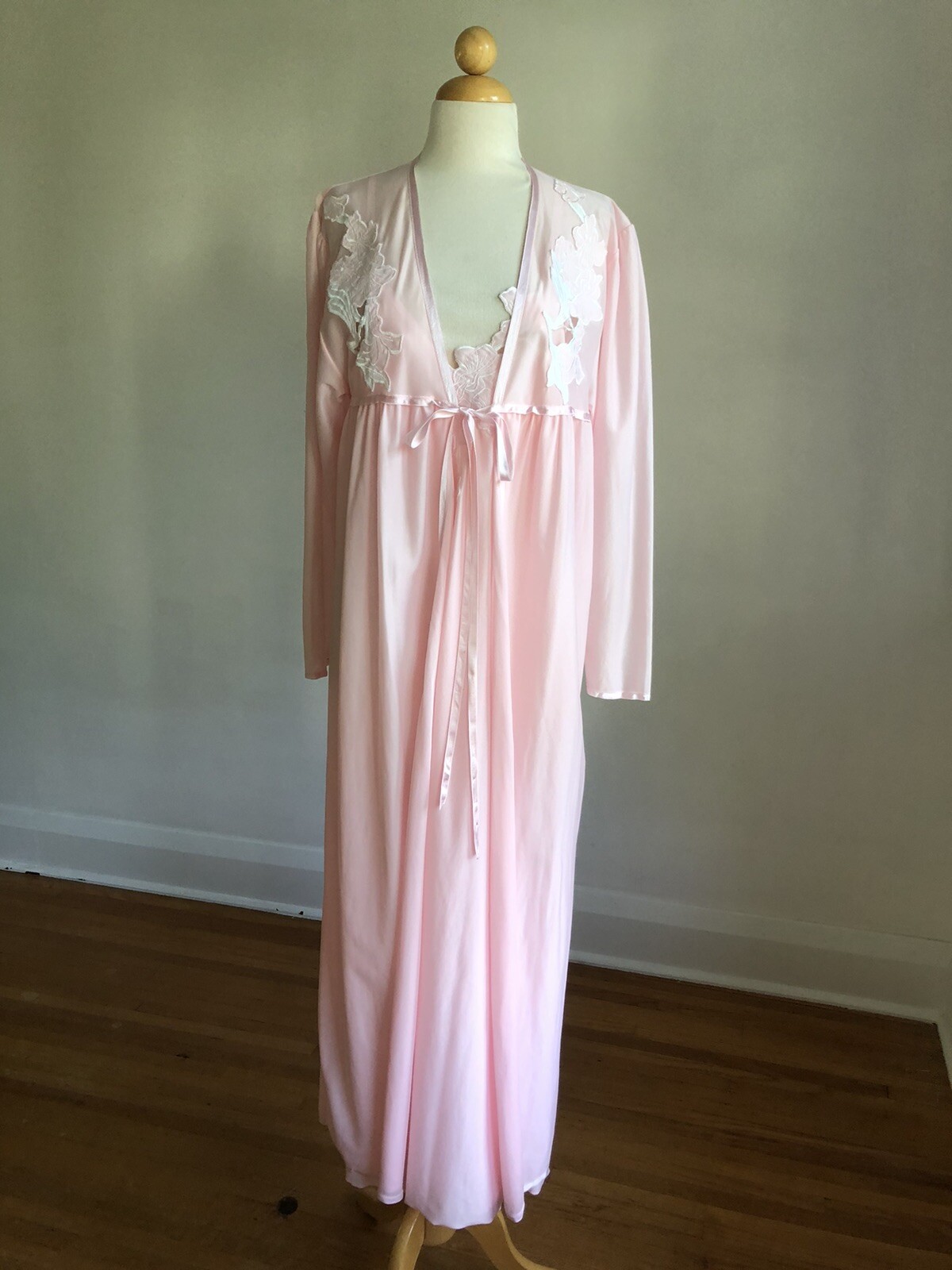 GORGEOUS VTG Made in Yugoslavia Pink White Floral Applique Nightgown Peignoir M