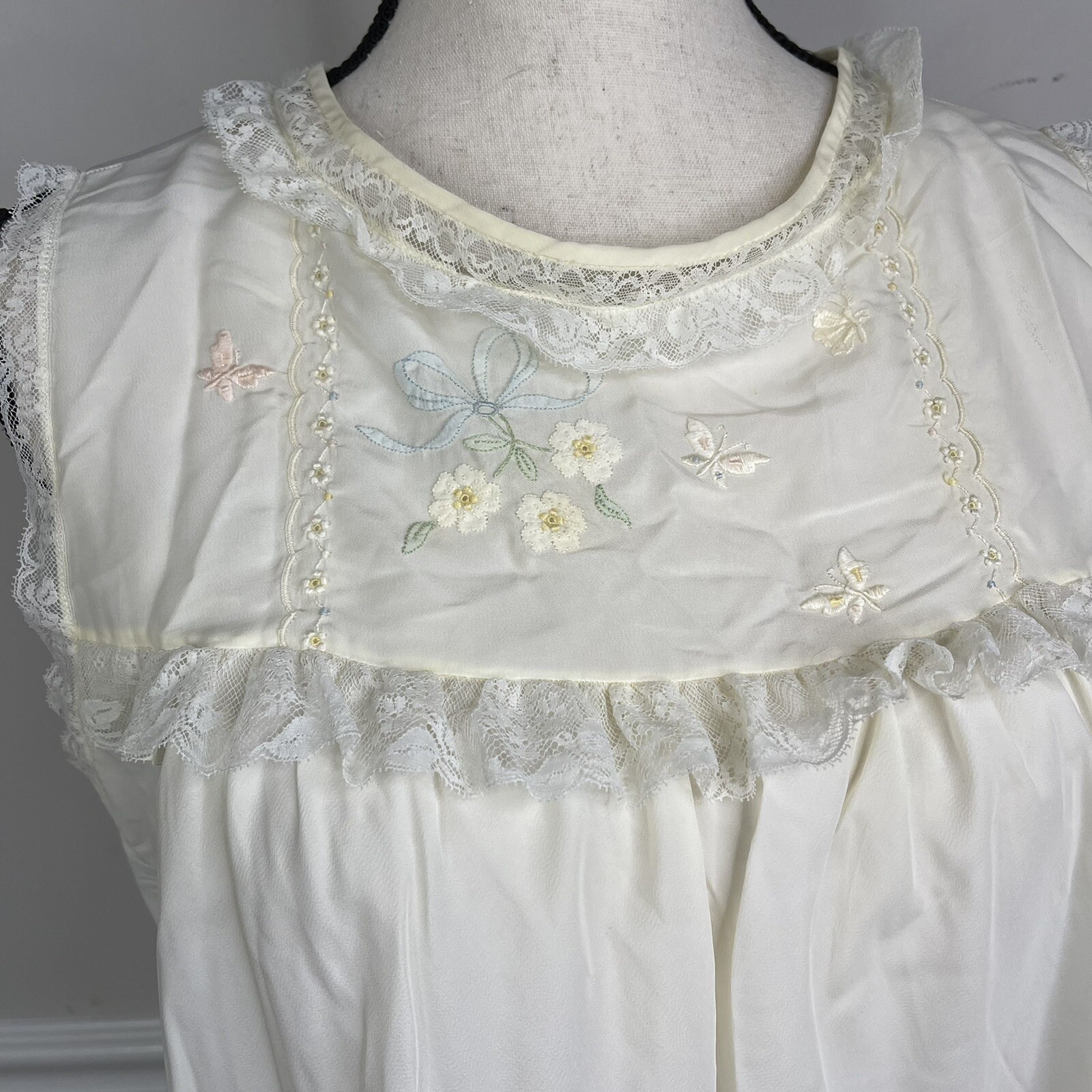 Vintage Corhan Noumair Nightgown Lace hand Embroidered Vintage Lingerie M flaws