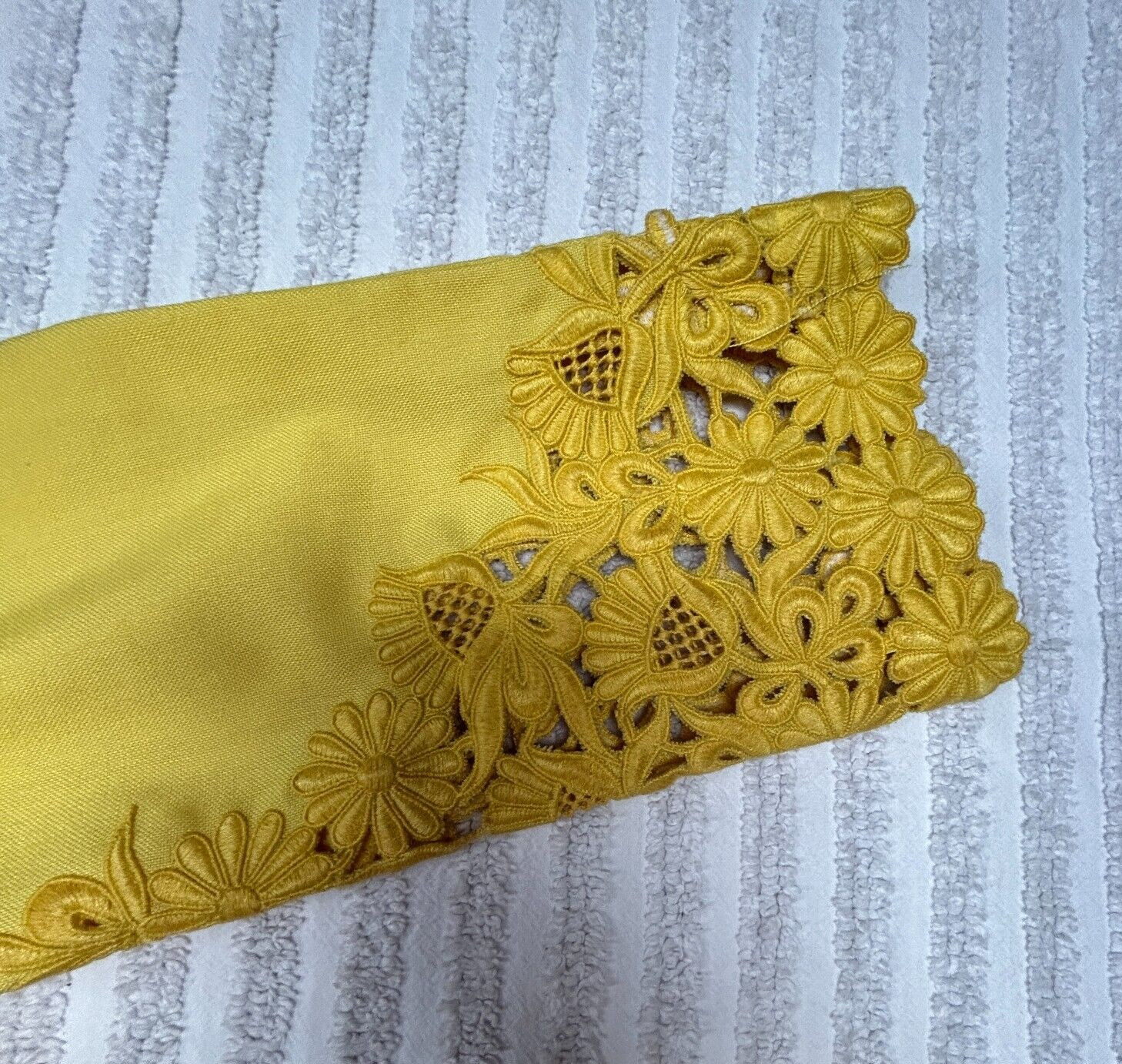Vintage Magnin’s Julia Ahorro Womens Top Grandmacore Floral Yellow Blouse Shirt