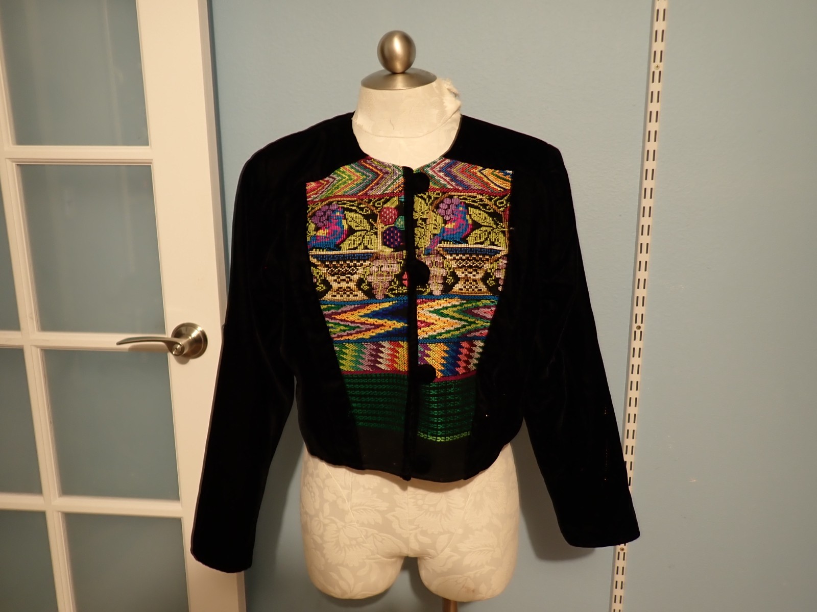 MILAGROS Rare Vintage Black Velvet Hand Loomed Embroider Jacket Frog Buttons M