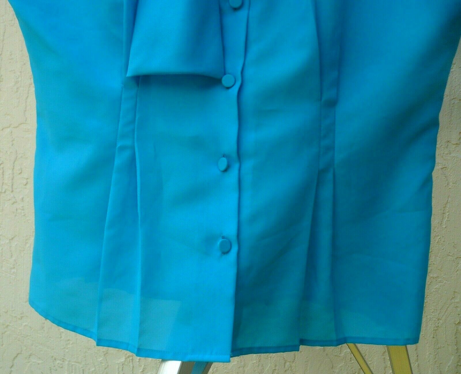 LADY MANHATTAN M L 10 KITTEN BOW SLEEVELESS FITTED SOLID TURQUOISE SILKY BLOUSE
