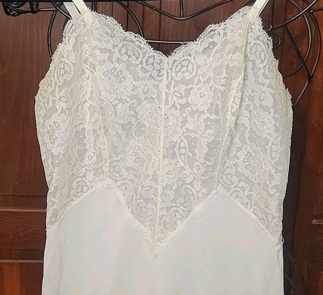 Vtg 50s Vanity Fair Tricot Nylon Full Slip Off White Sz 32 Embroidered Tag Lace