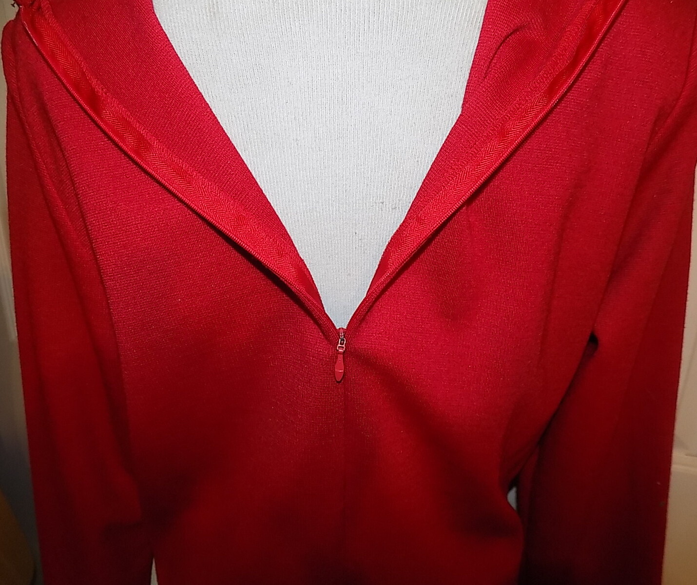 Vintage 80s 90s Red Knit Pullover Top Gold Metallic Trim Brownstone Studio 14