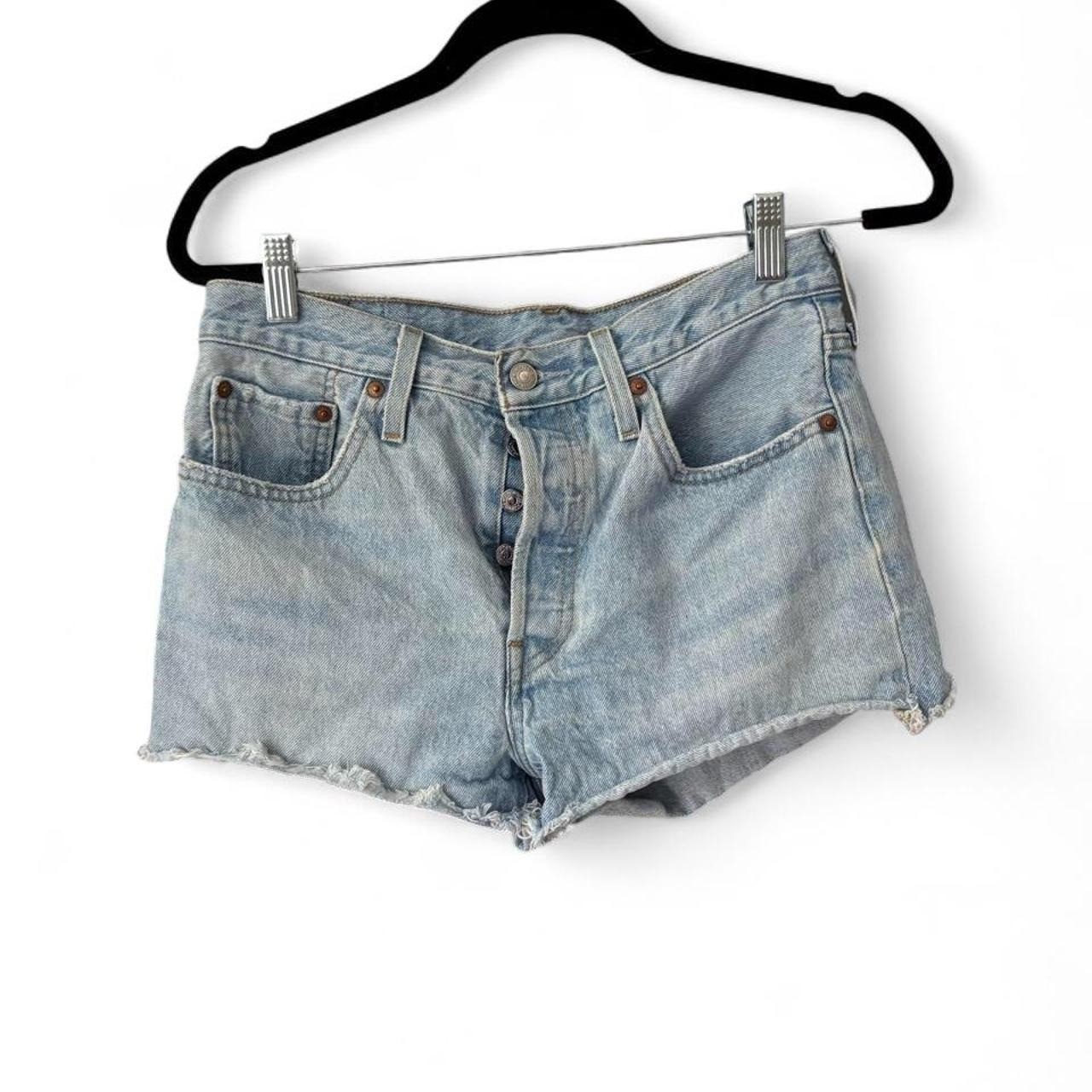Levi 501 jean shorts in excellent condition. Button Fly. Size 28