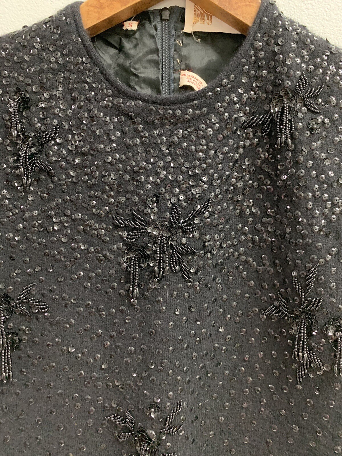VINTAGE WHITE HOUSE INT LTD WOMENS SWEATER TANK SEQUIN BEADED BLACK LAMBSWOOL