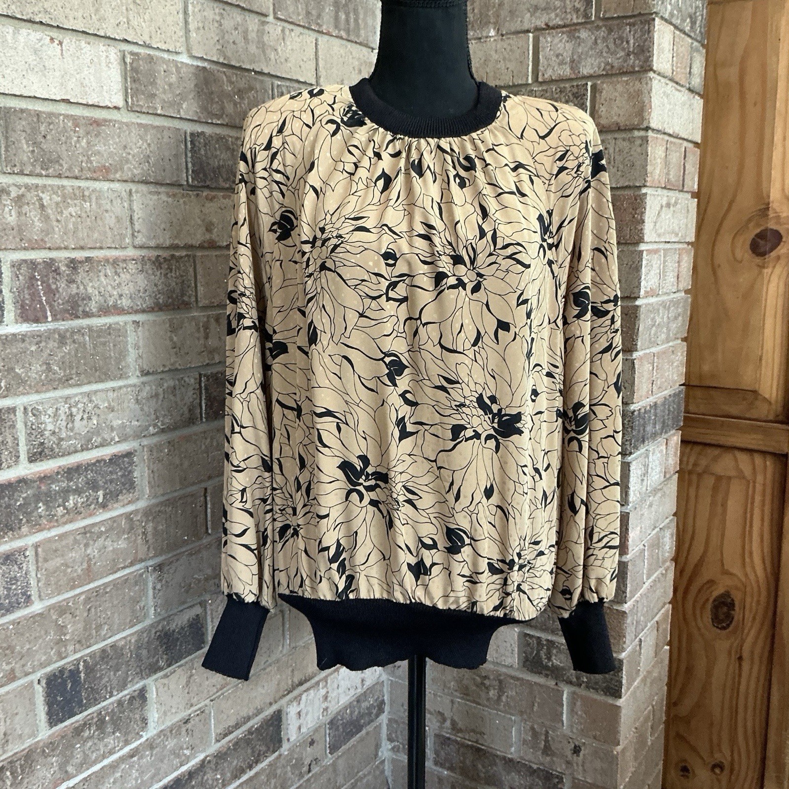 70s VTG Castleberry London NY Floral Blouse Tan Black Dacron Size 8 USA #1902